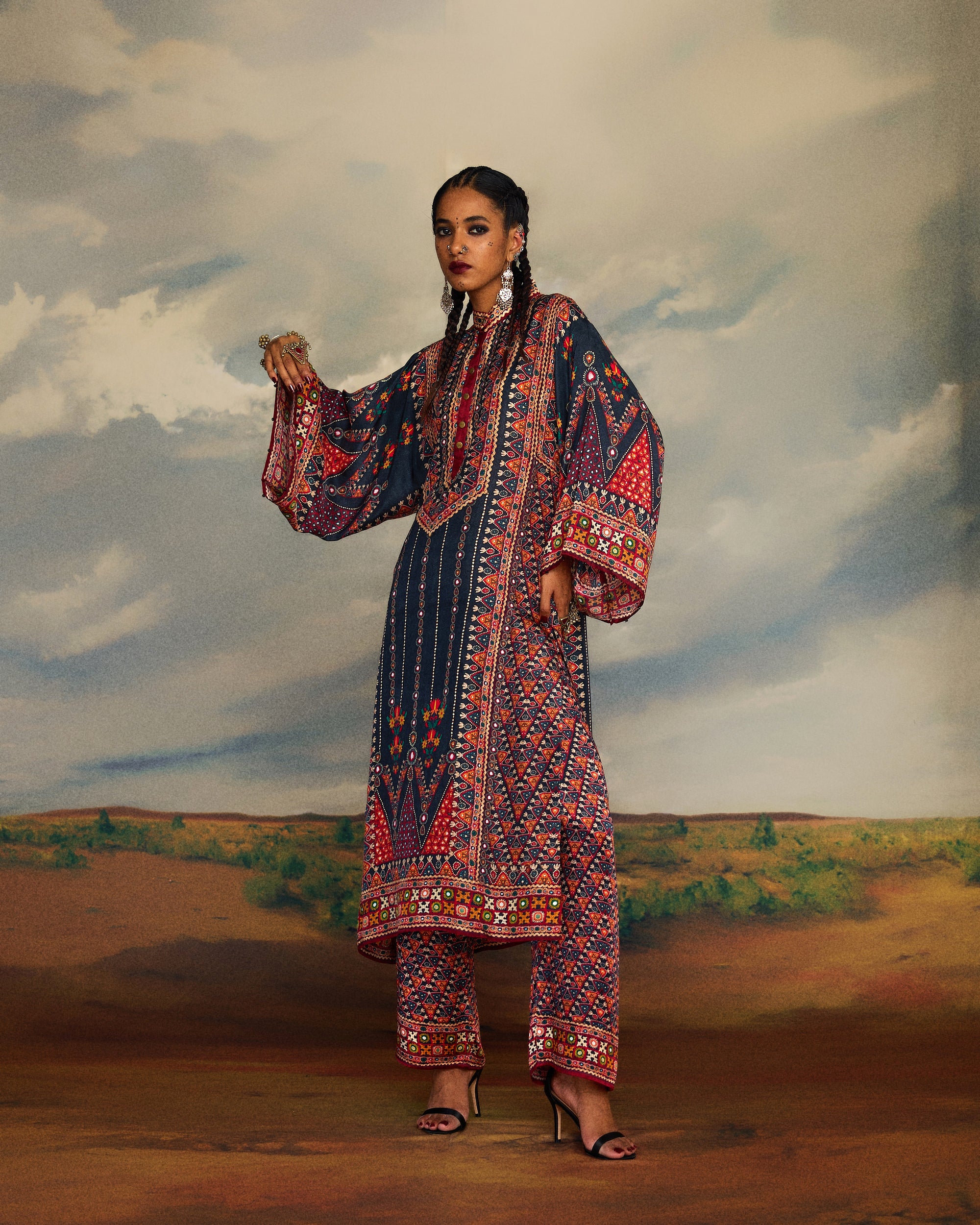 Kutch : Gayatri - Charcoal