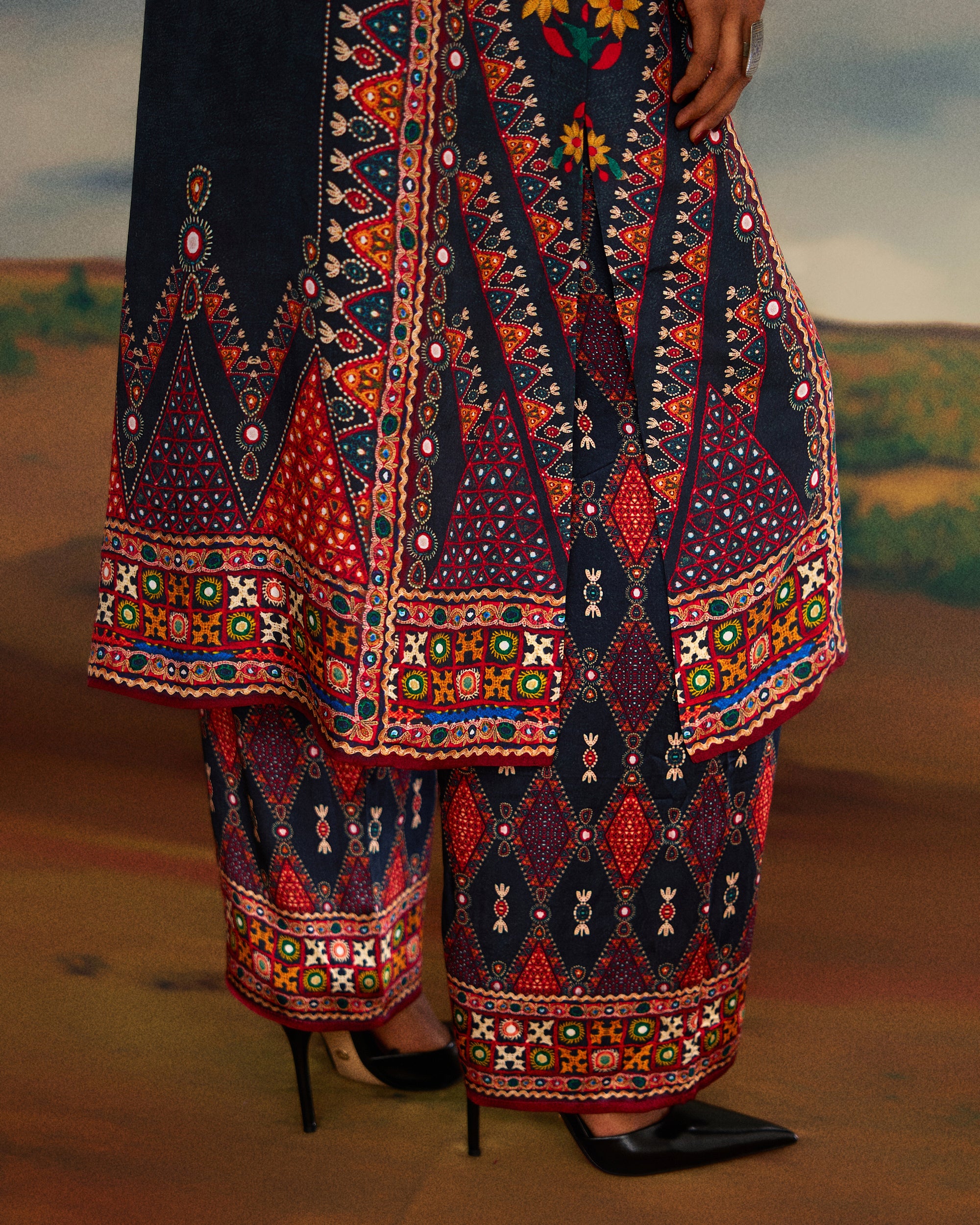 Kutch : Ghazala - Charcoal