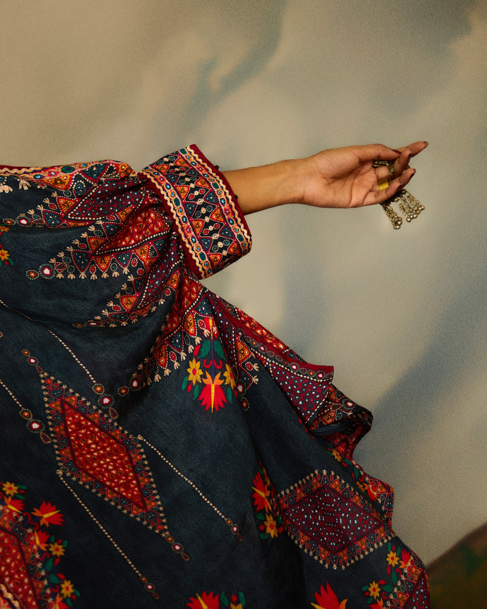 Kutch : Kamara - Charcoal