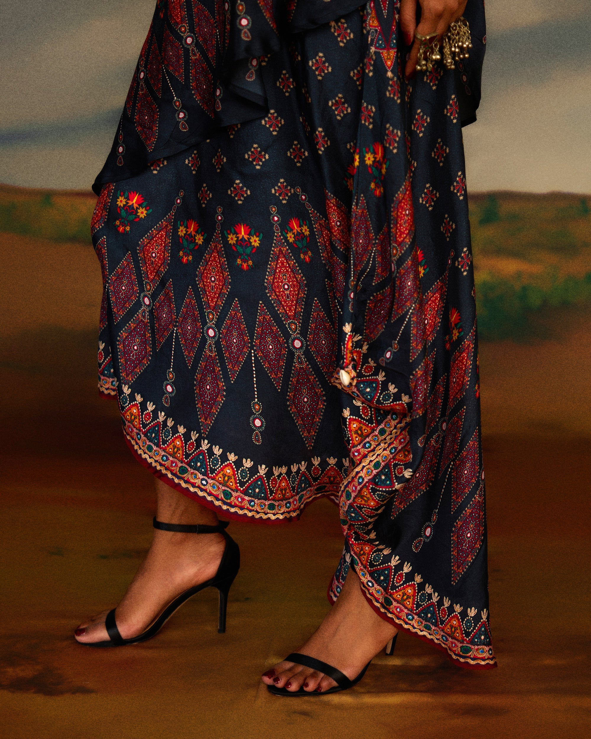 Kutch : Kamini - Charcoal