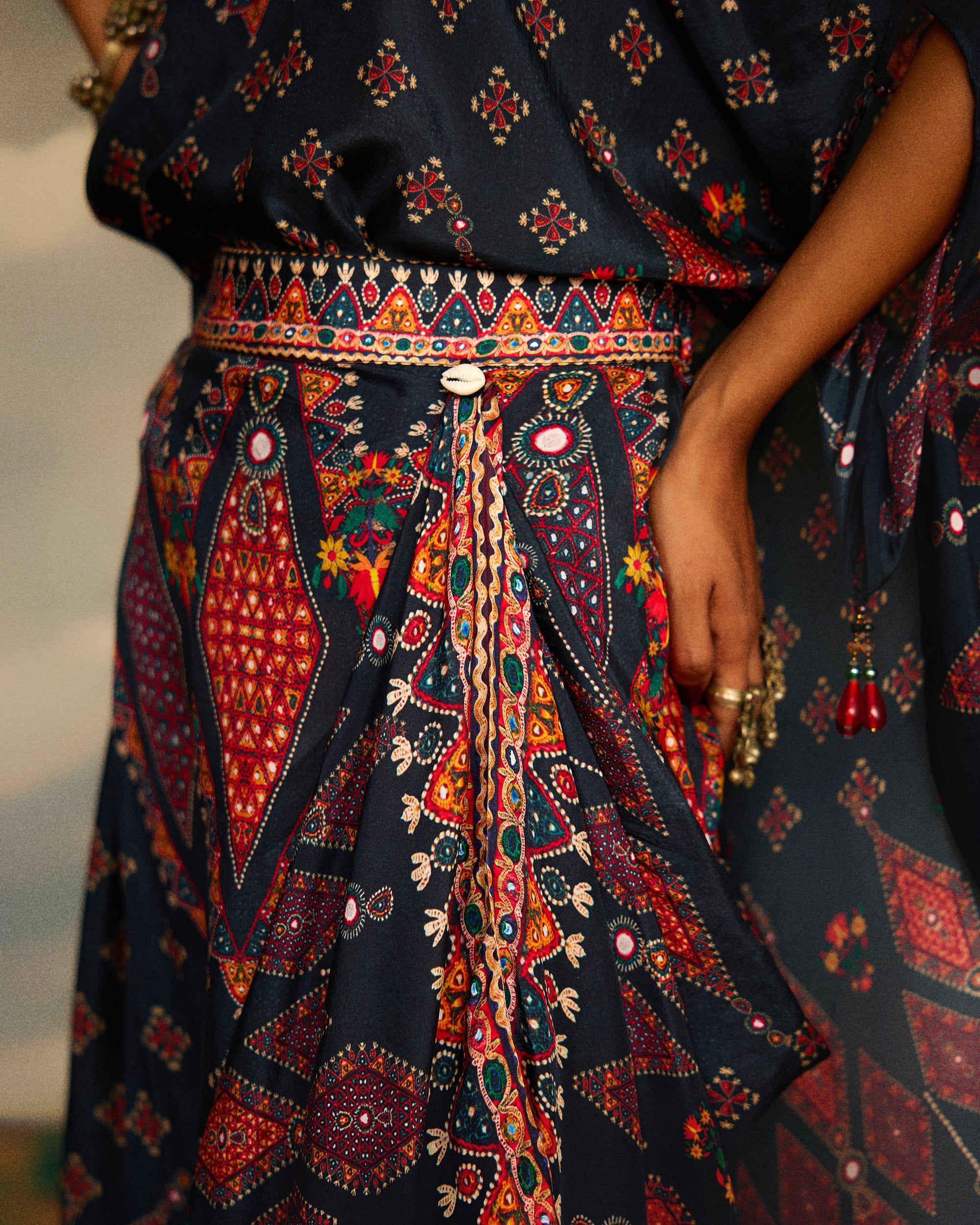 Kutch : Kamini - Charcoal