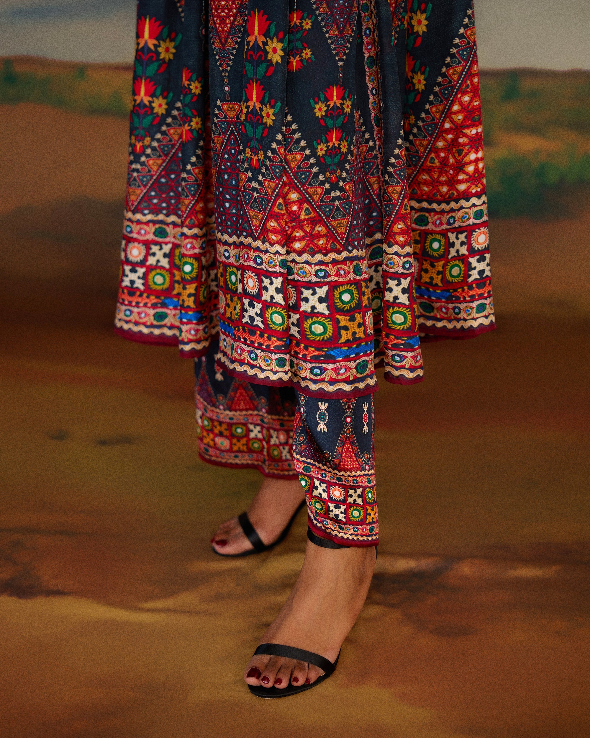 Kutch : Anisha - Charcoal