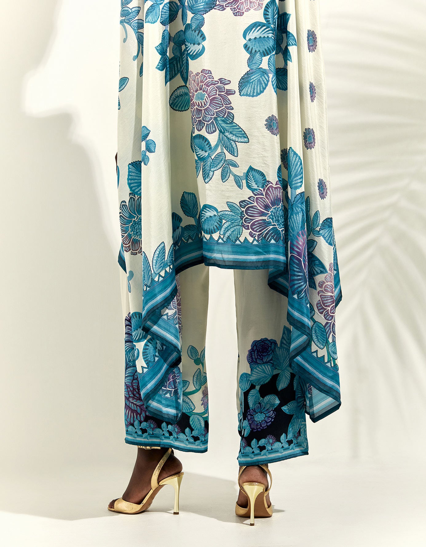 Jamaica : Lavanya - Ivory/Blue