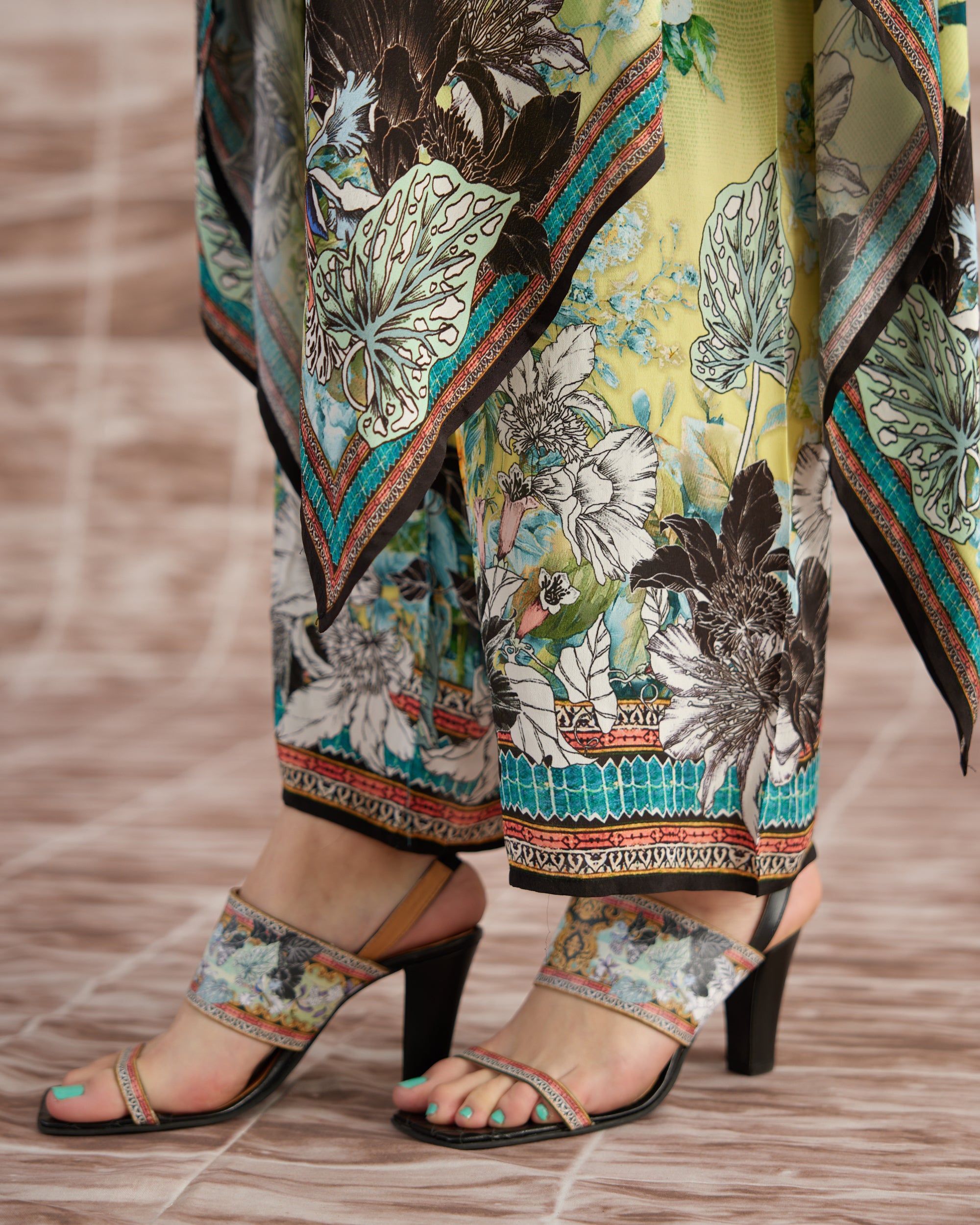 Love in Portofino (Maldives) : Shibani - Aqua/Lime