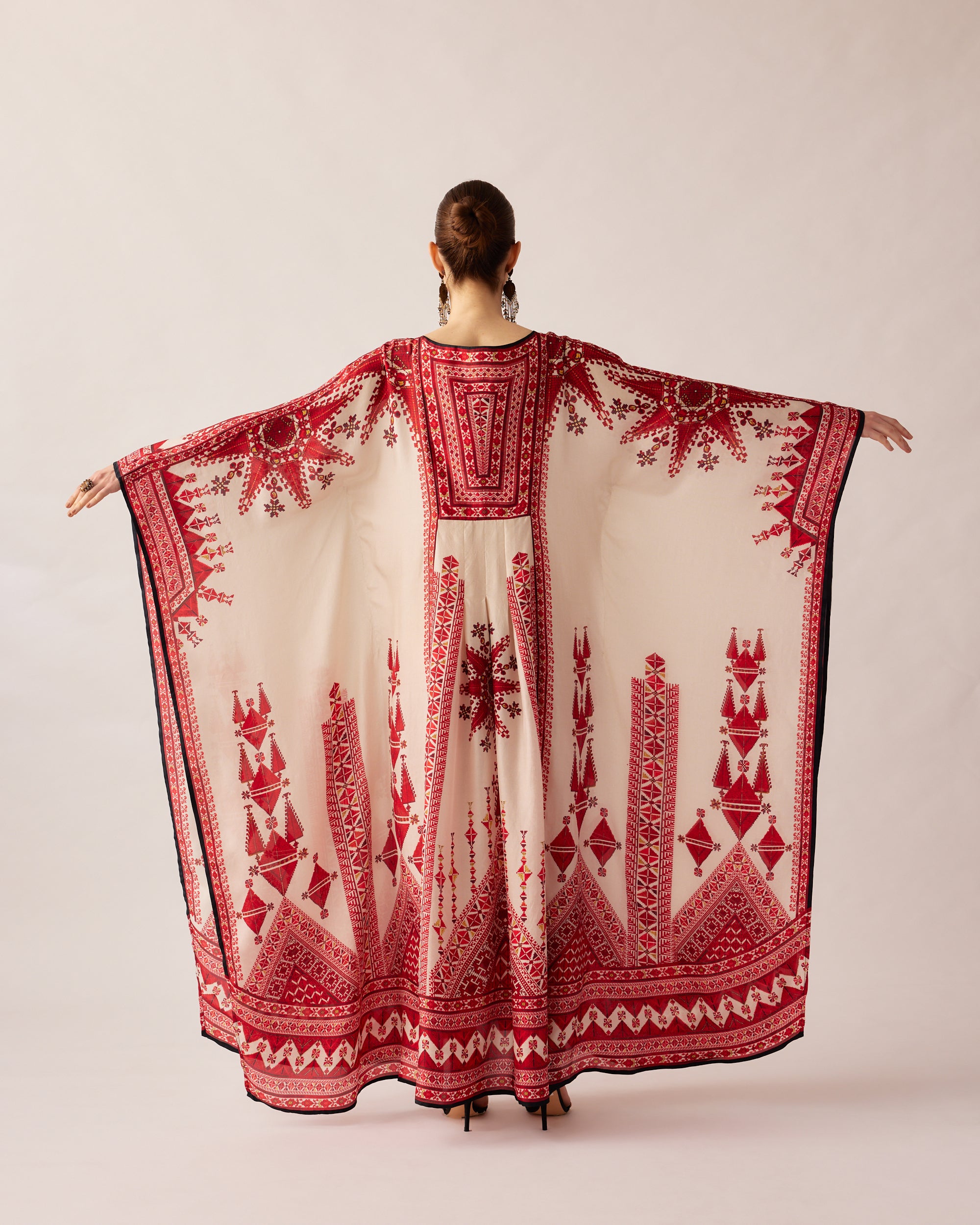 Bukhara : Yolanda - Ivory/Red