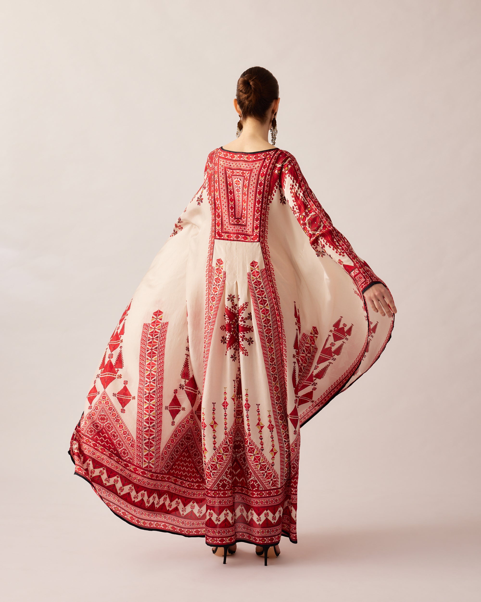 Bukhara : Yolanda - Ivory/Red