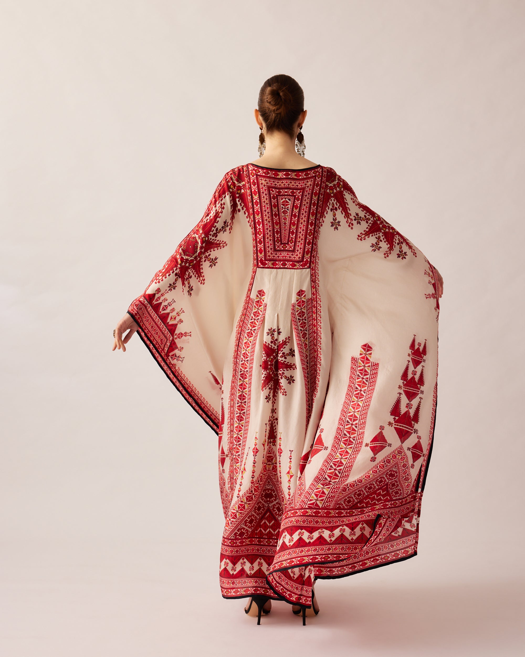 Bukhara : Yolanda - Ivory/Red