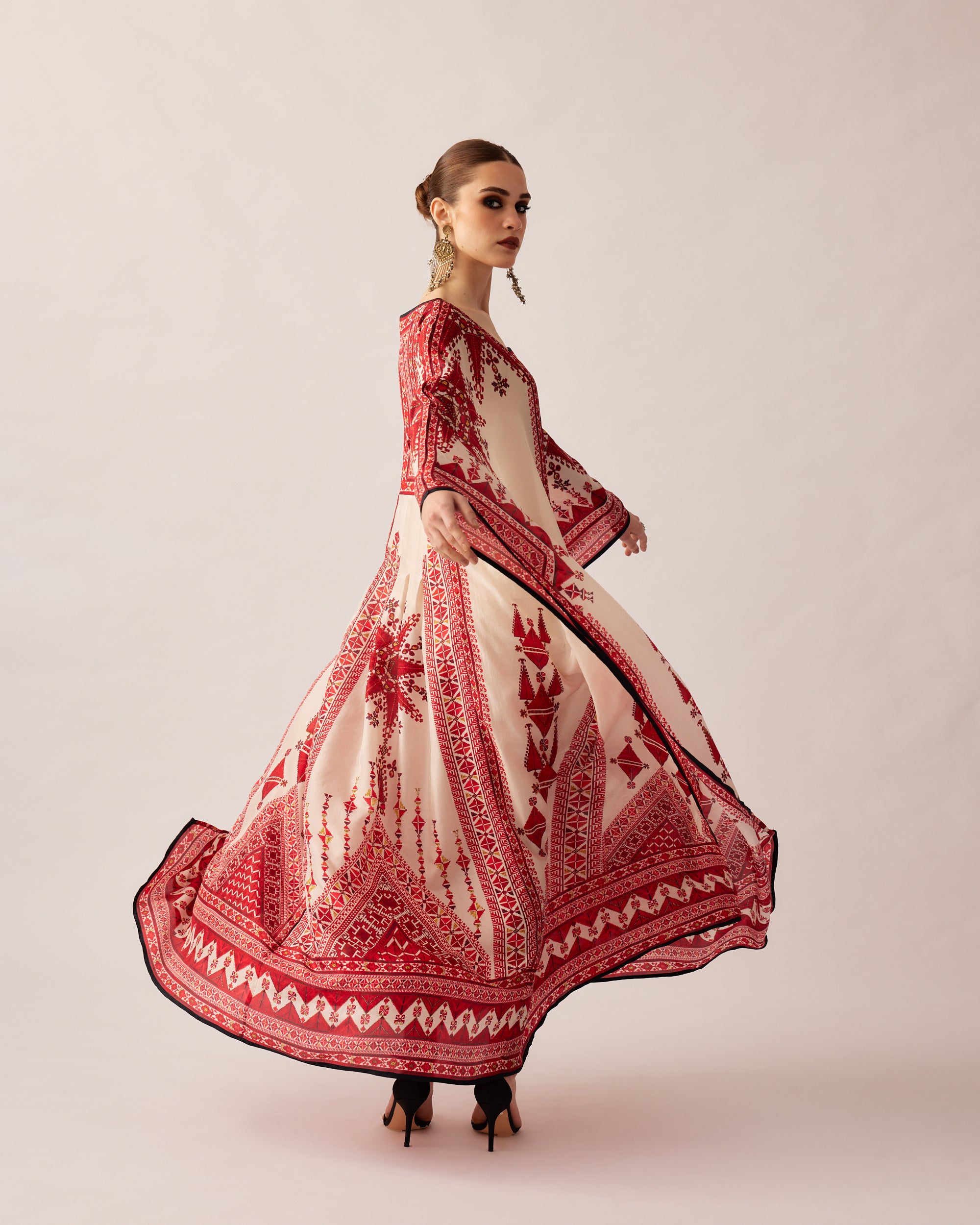 Bukhara : Yolanda - Ivory/Red