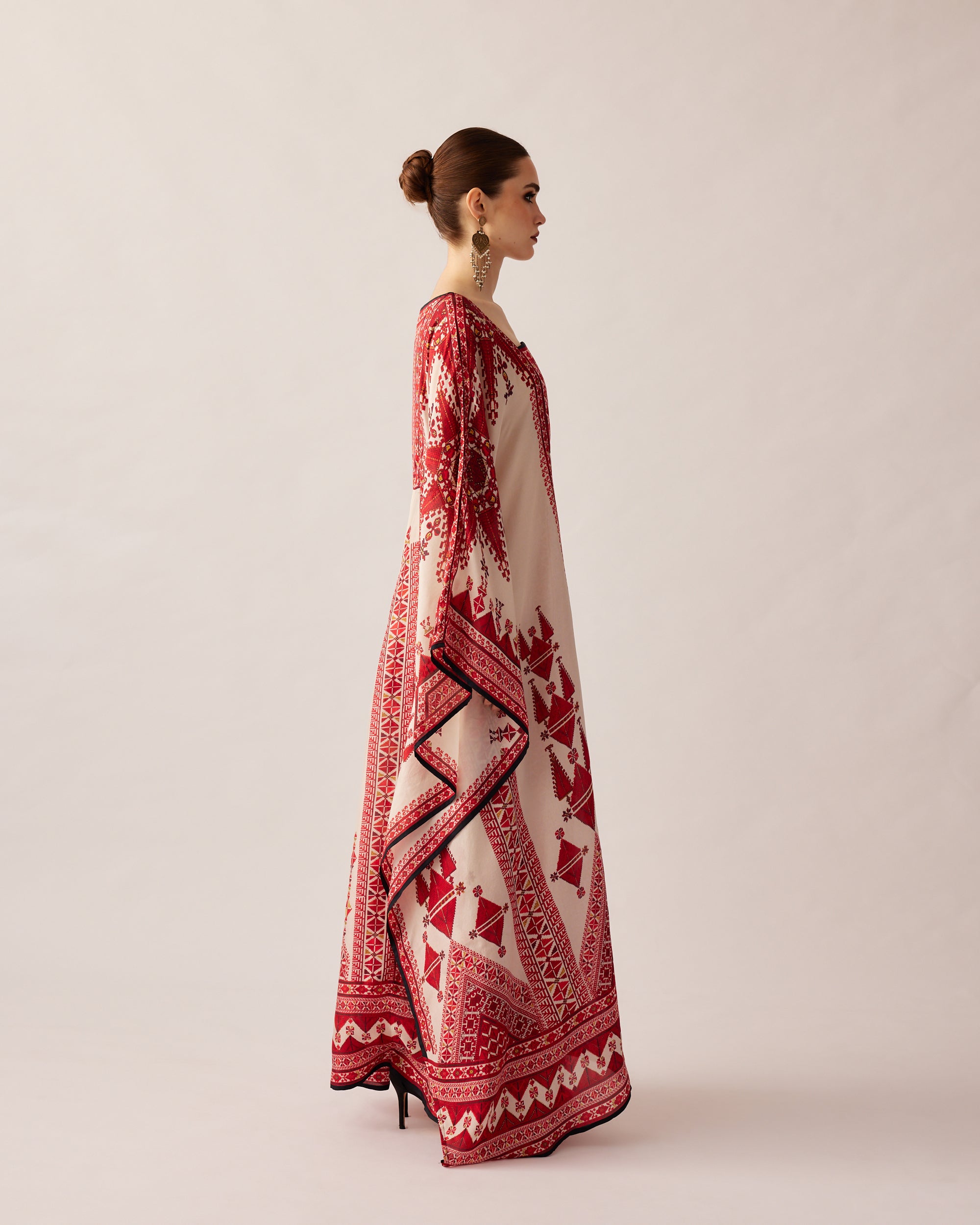 Bukhara : Yolanda - Ivory/Red