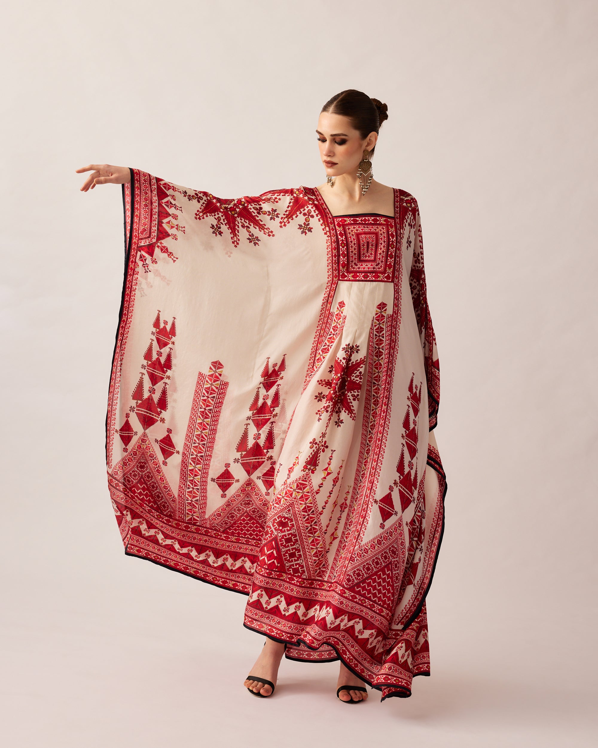 Bukhara : Yolanda - Ivory/Red