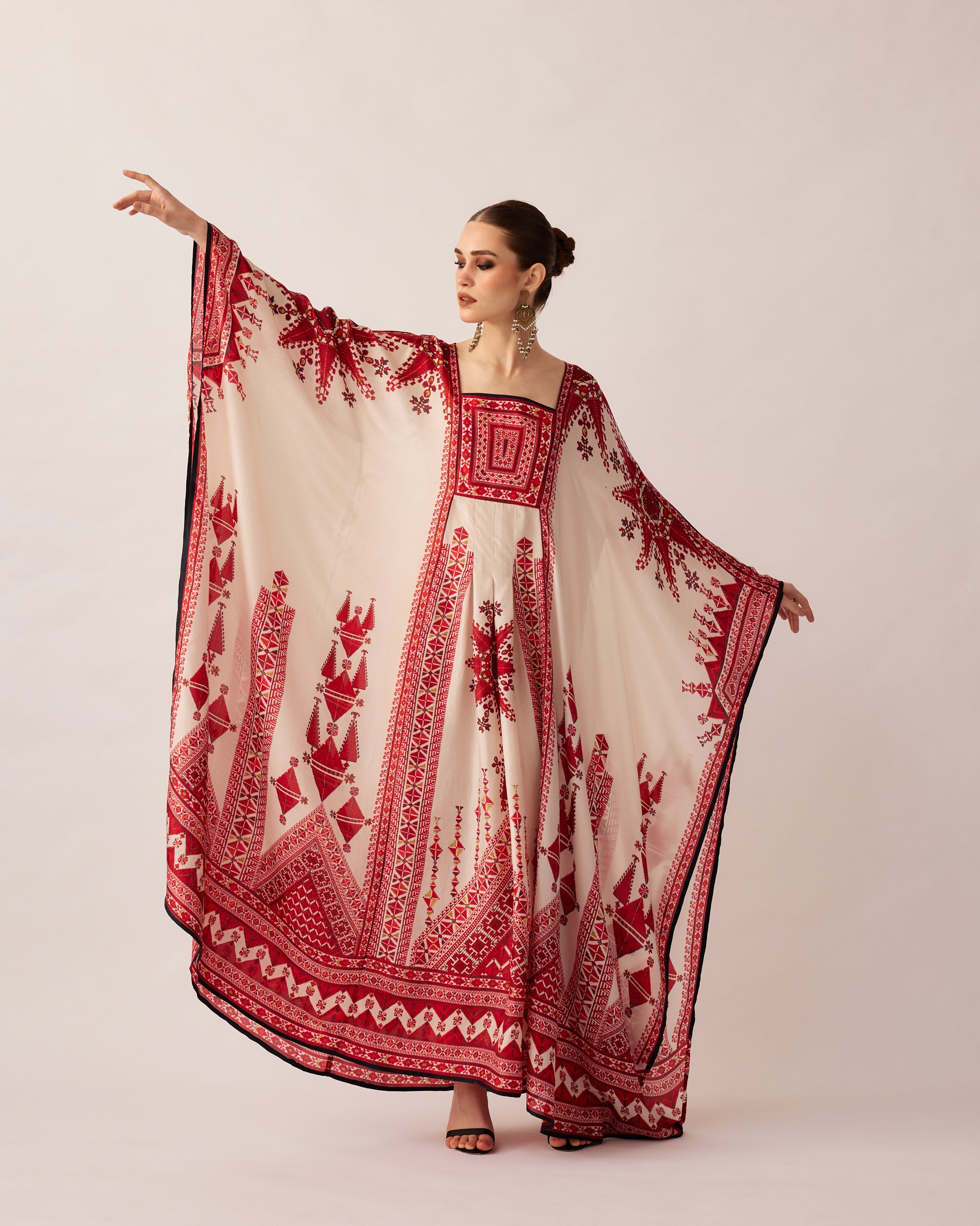 Bukhara : Yolanda - Ivory/Red