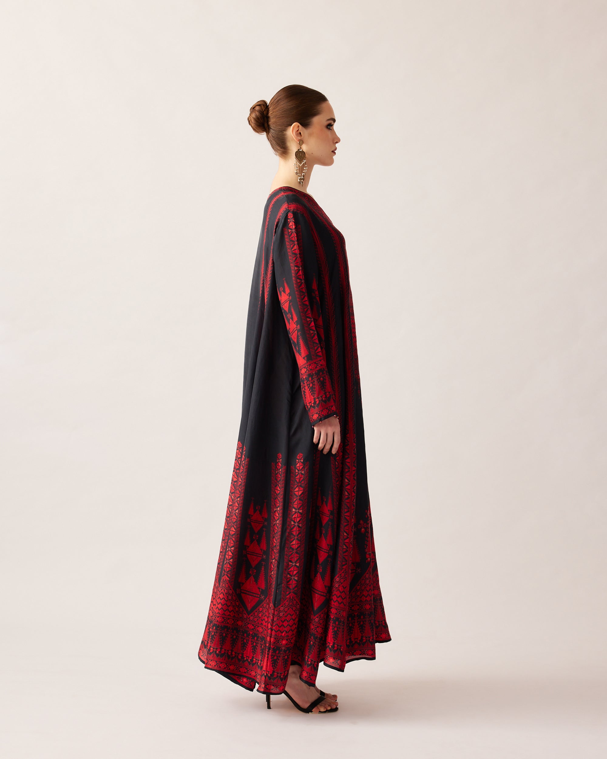 Bukhara : Adavi - Black/Red
