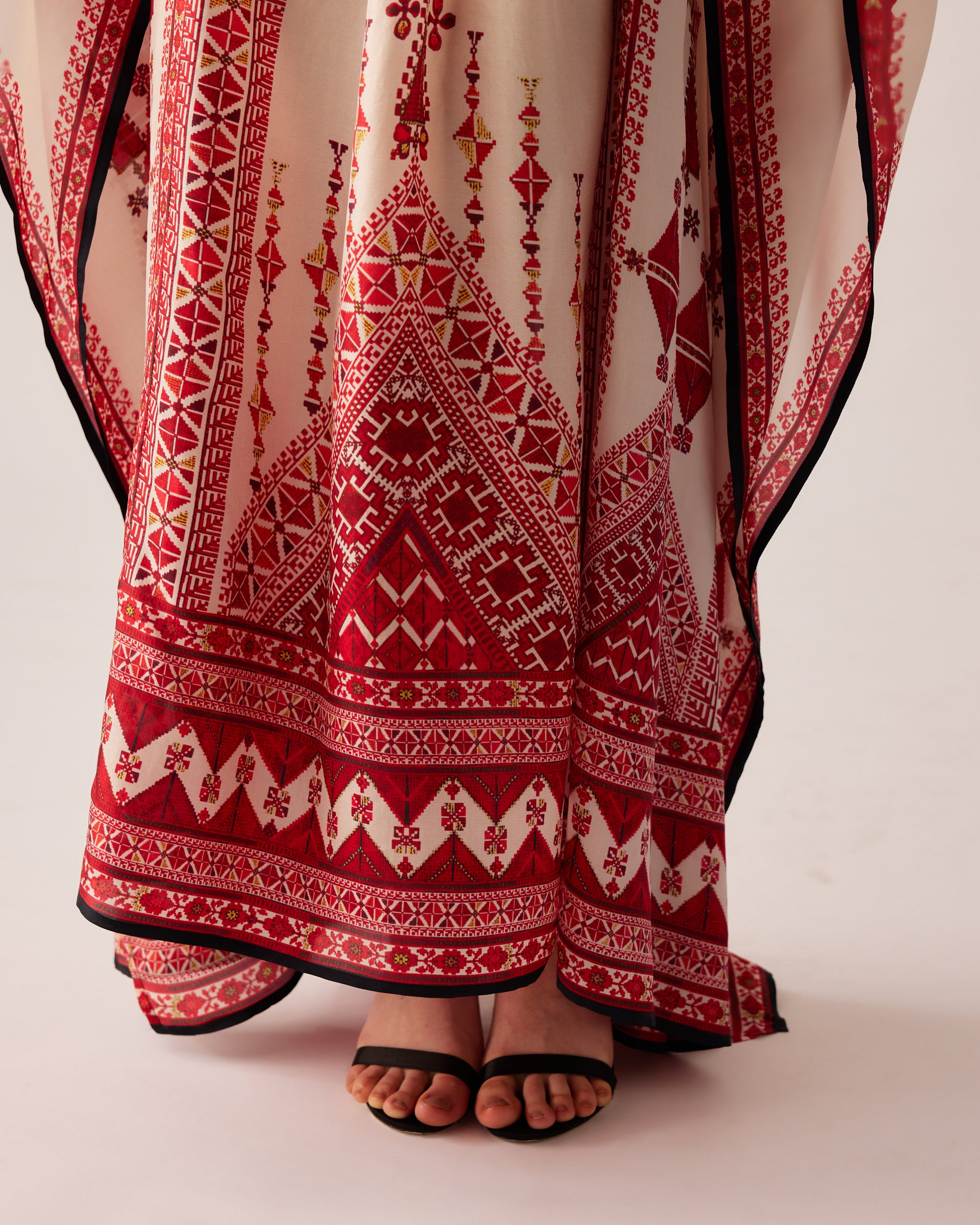 Bukhara : Yolanda - Ivory/Red