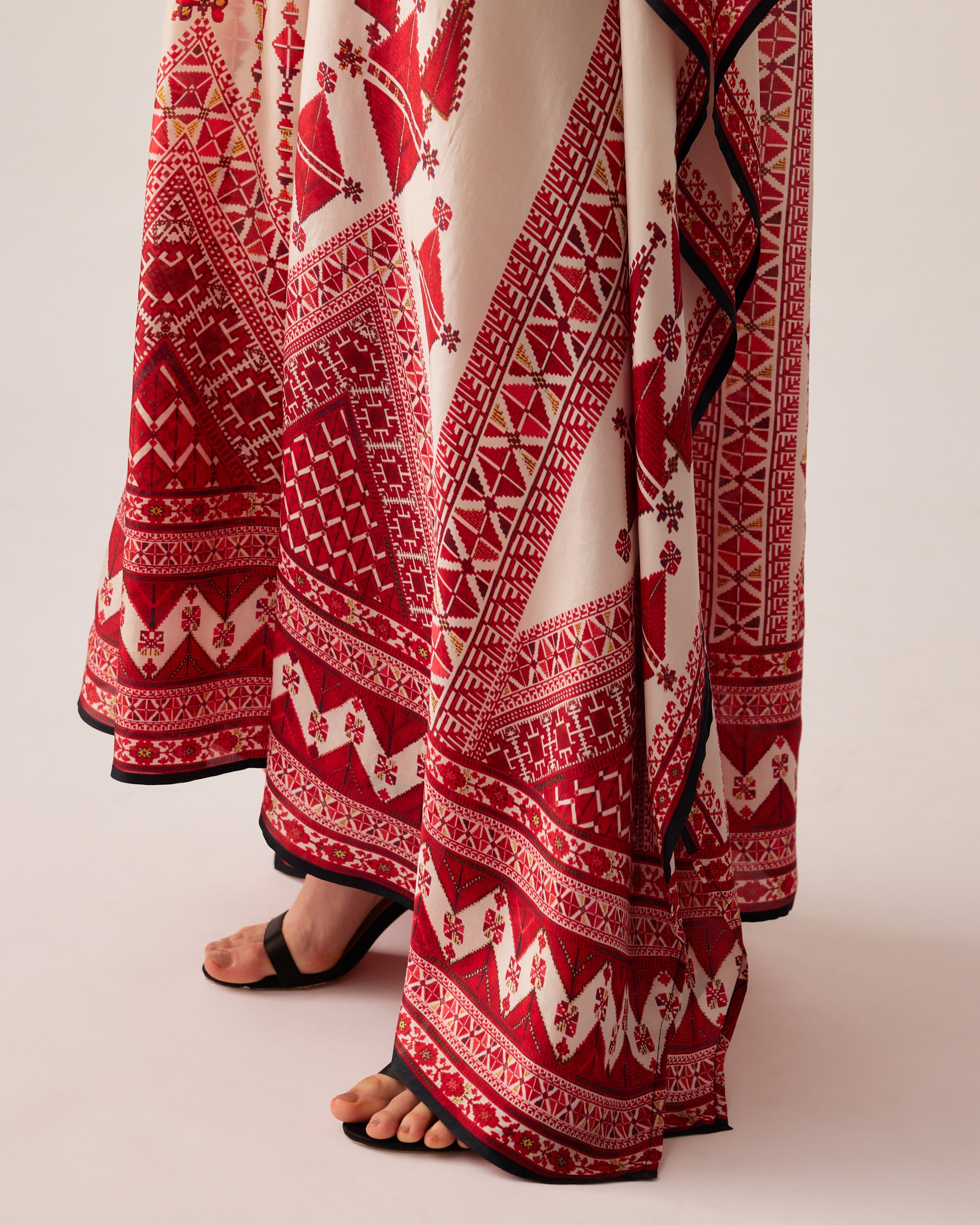 Bukhara : Yolanda - Ivory/Red