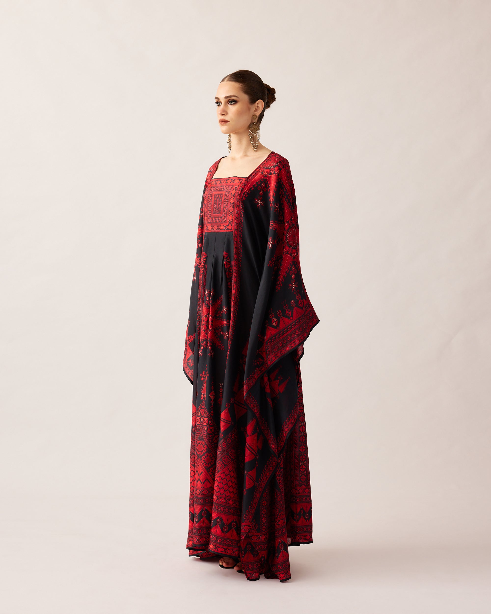 Bukhara : Yolanda - Black/Red