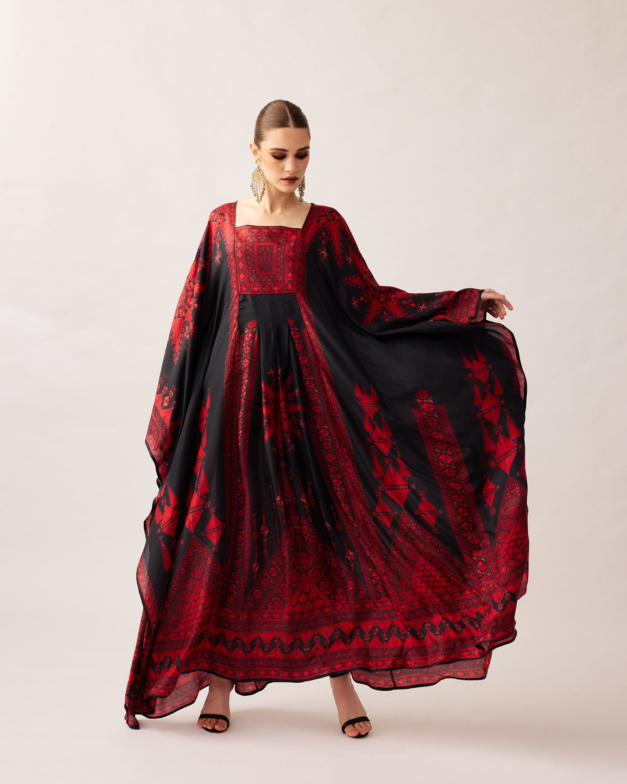 Bukhara : Yolanda - Black/Red