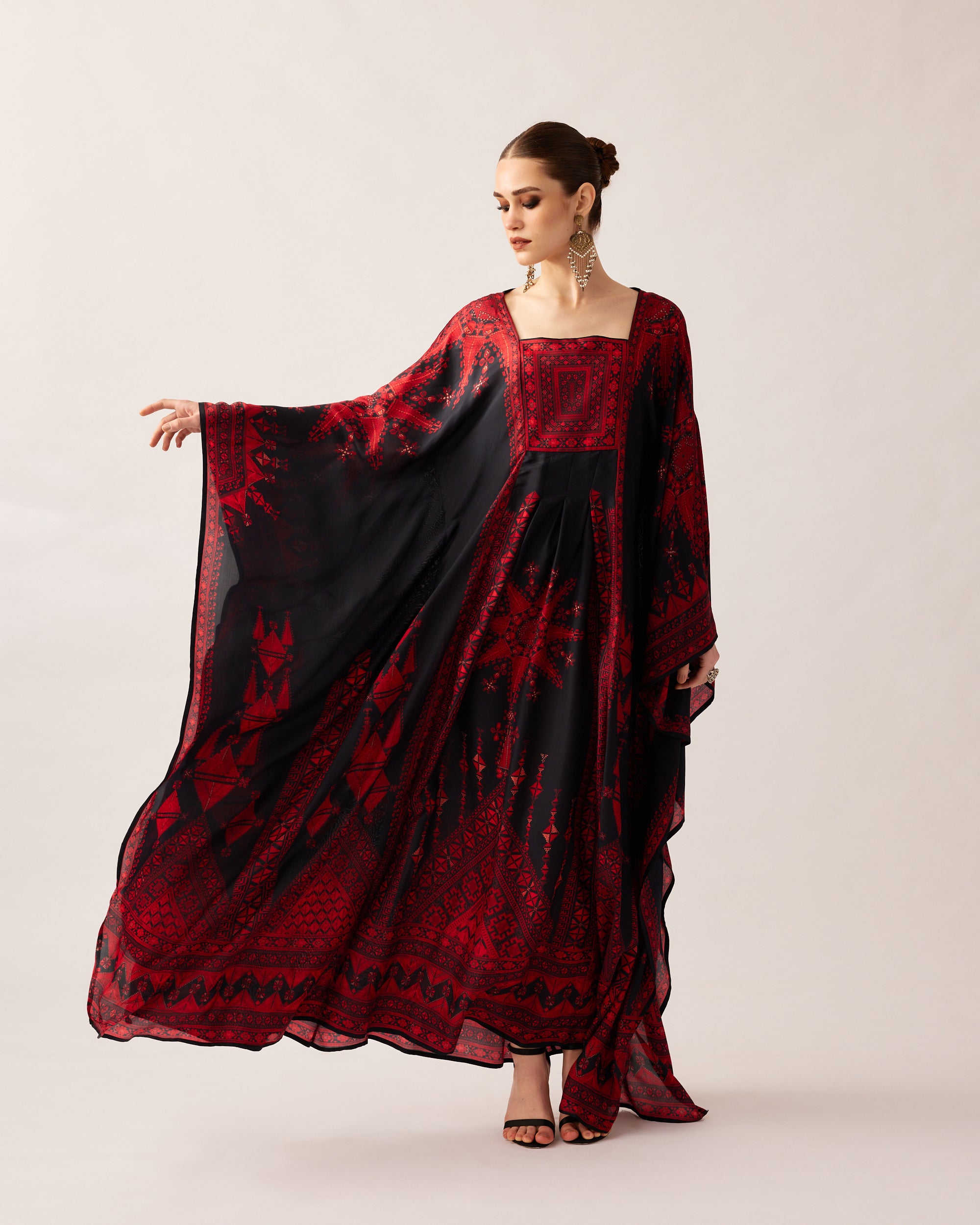 Bukhara : Yolanda - Black/Red