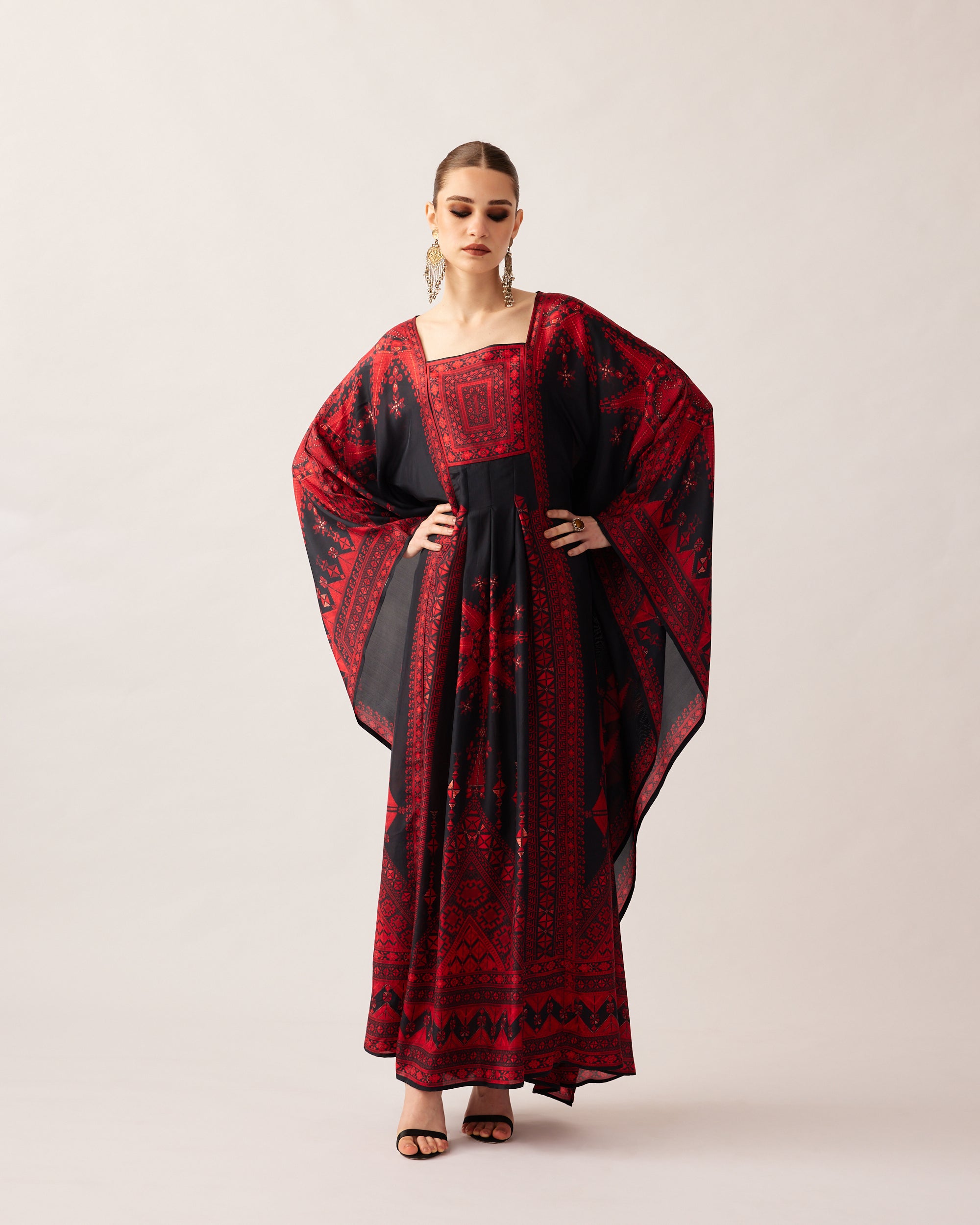 Bukhara : Yolanda - Black/Red