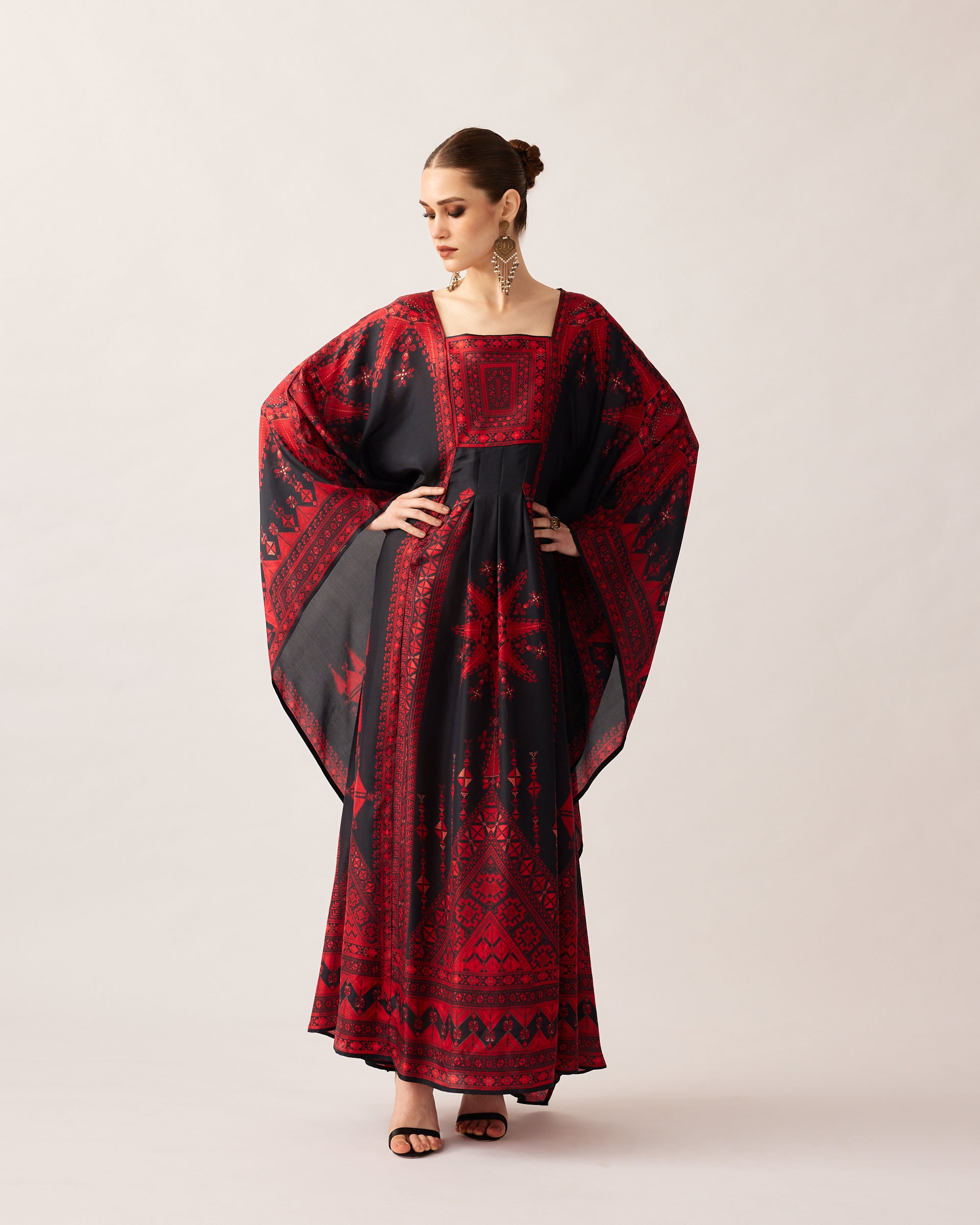 Bukhara : Yolanda - Black/Red