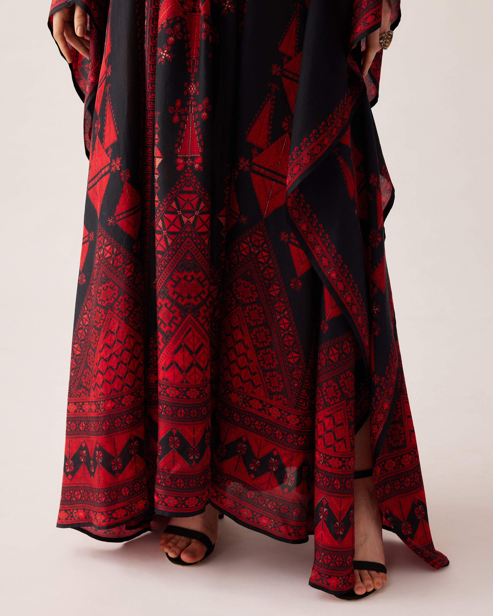 Bukhara : Yolanda - Black/Red