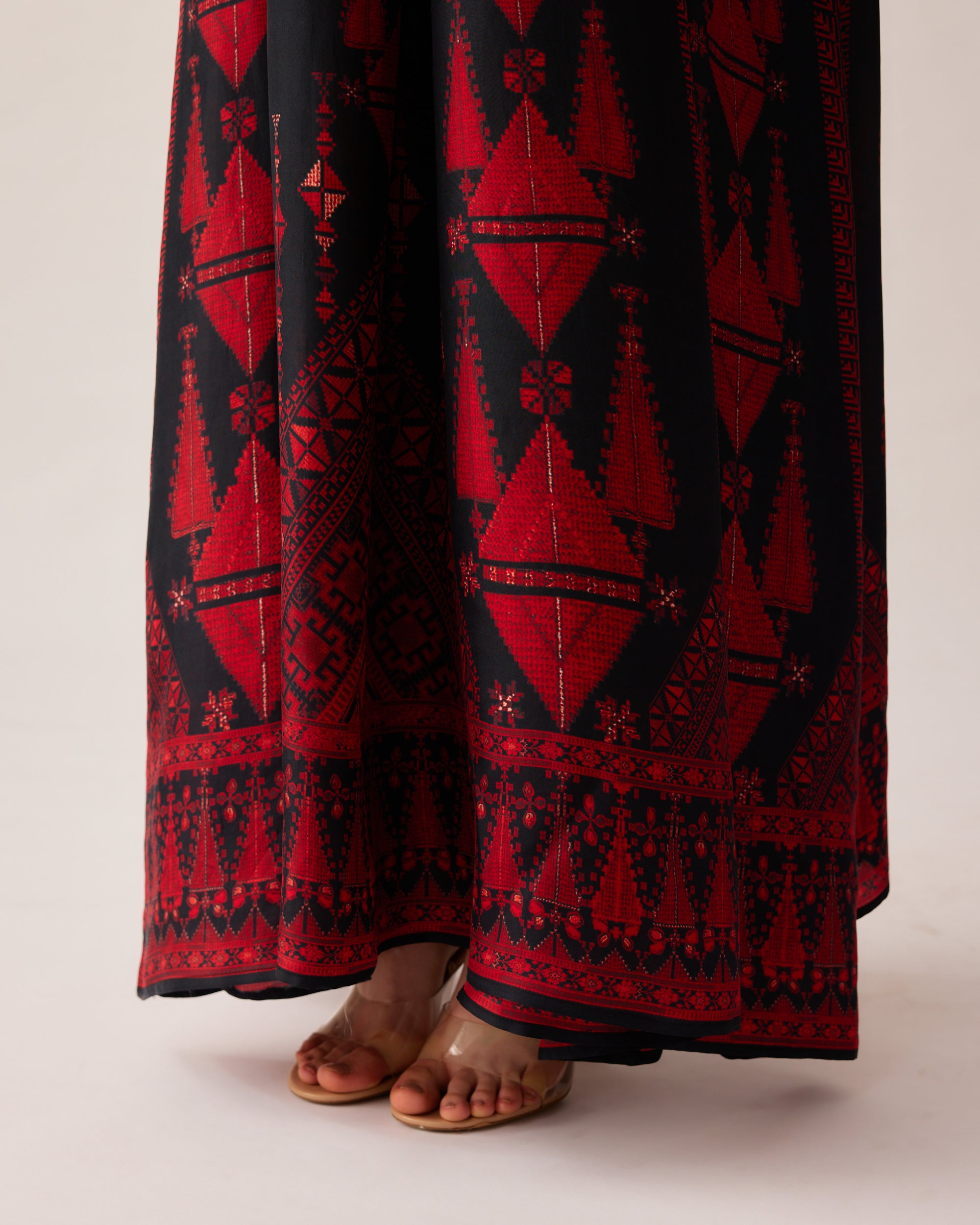 Bukhara : Anisha - Black/Red