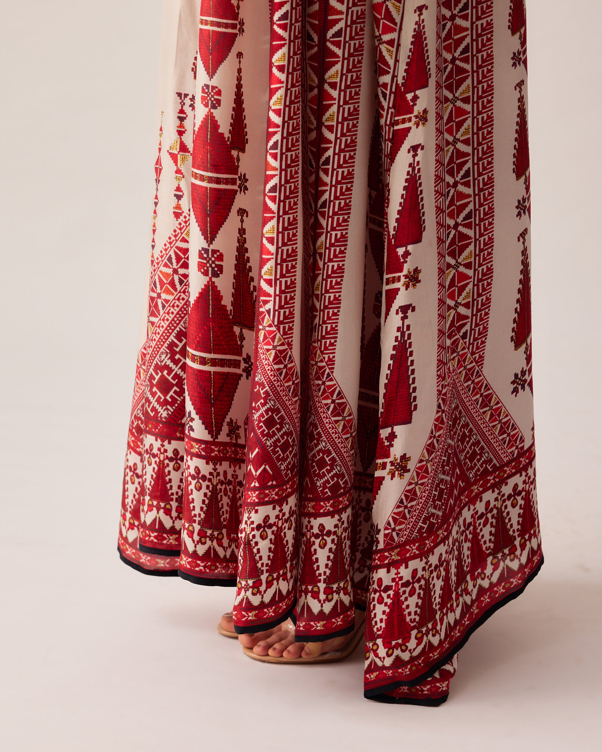 Bukhara : Anisha - Ivory/Red