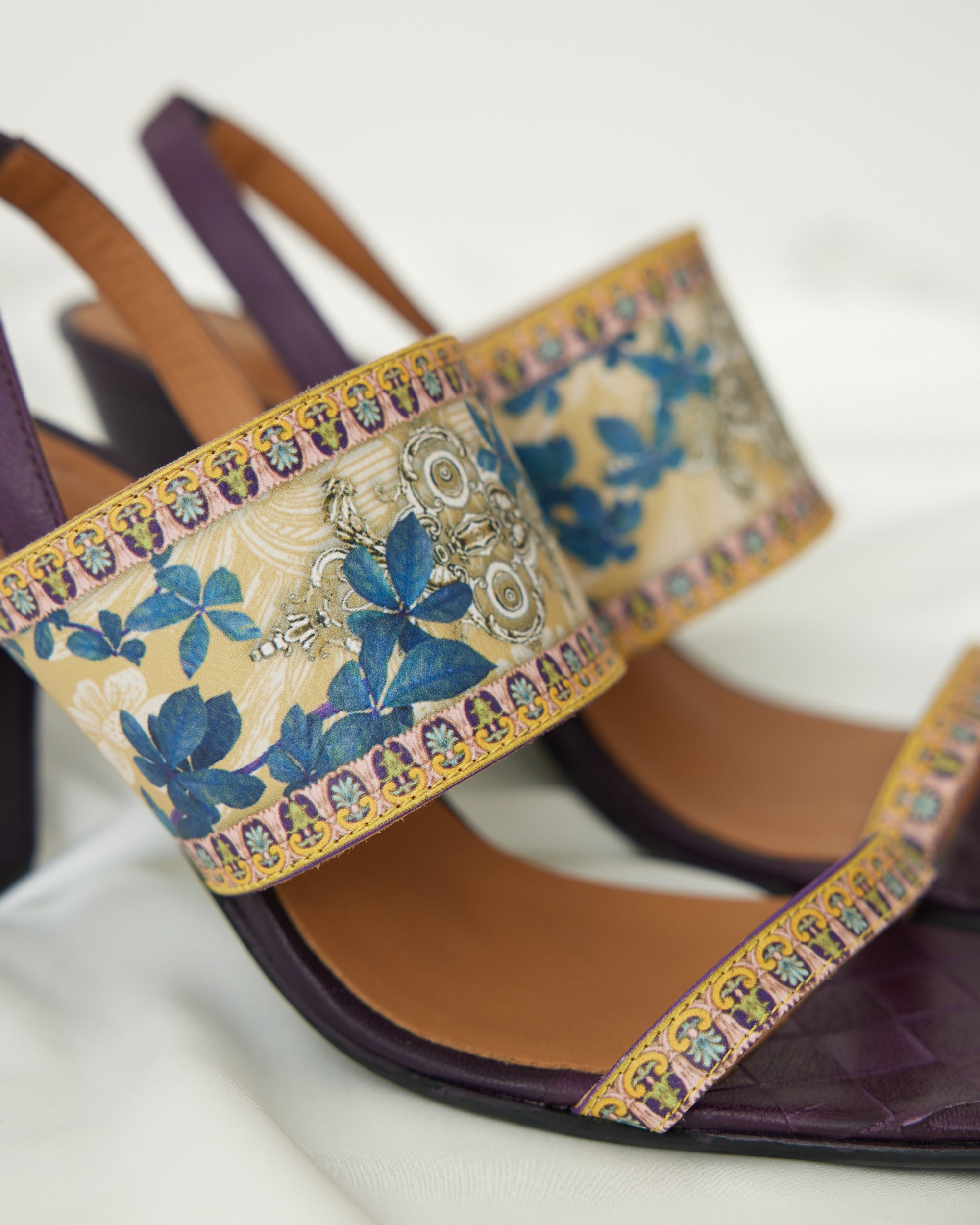 Love in Portofino (Vagator) - Heels : Mustard