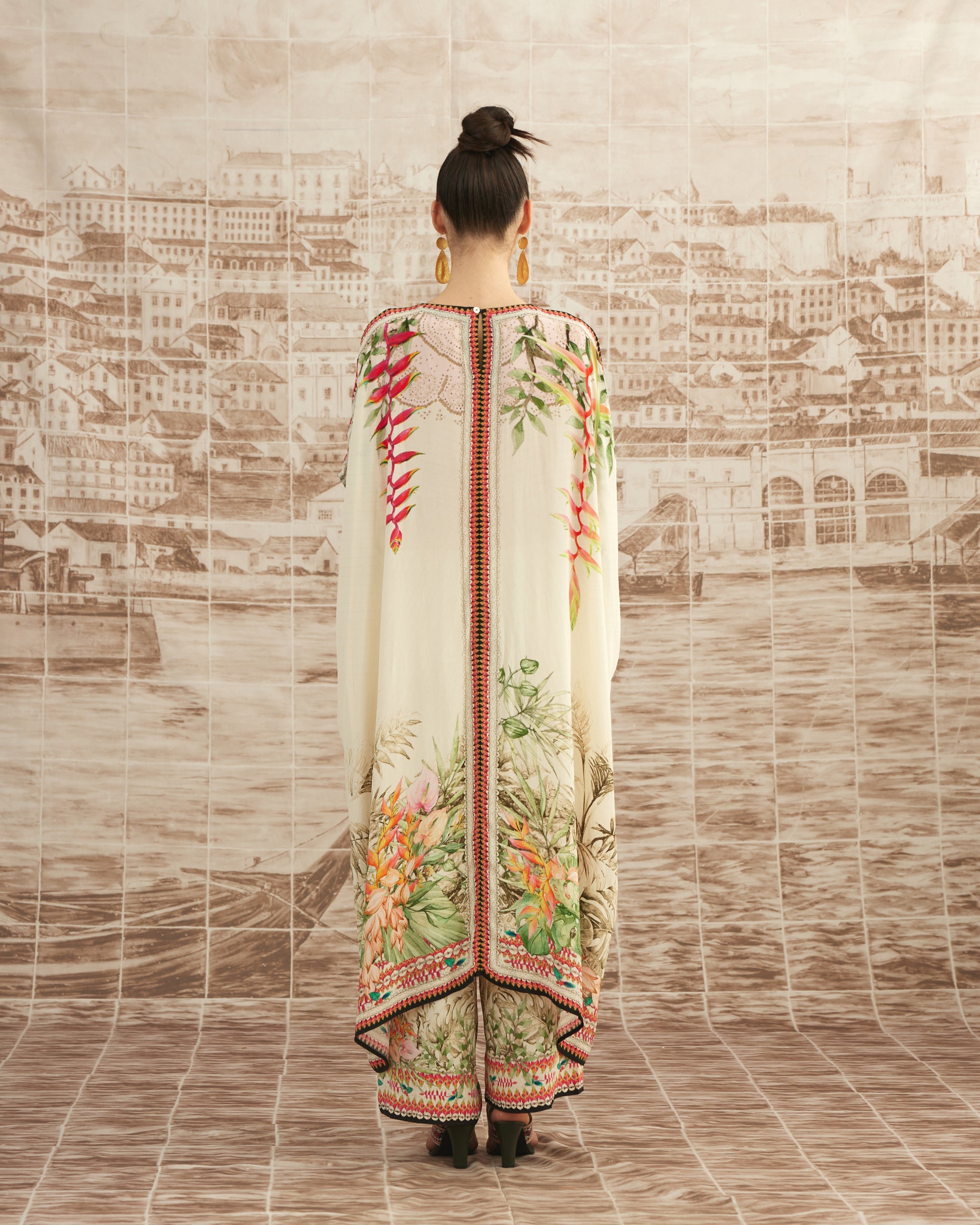 Love in Portofino (Heliconia) : Majida - Ivory