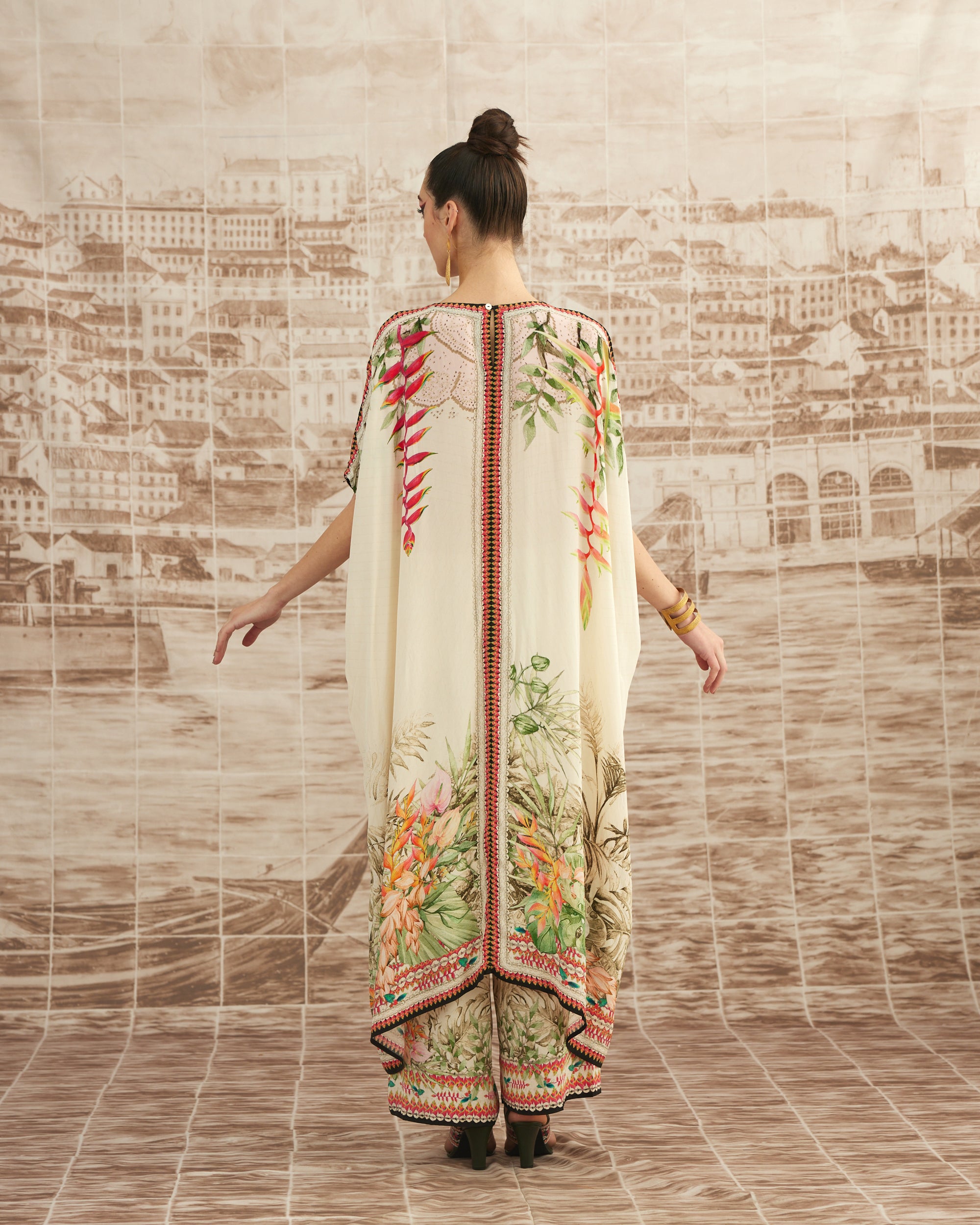 Love in Portofino (Heliconia) : Majida - Ivory