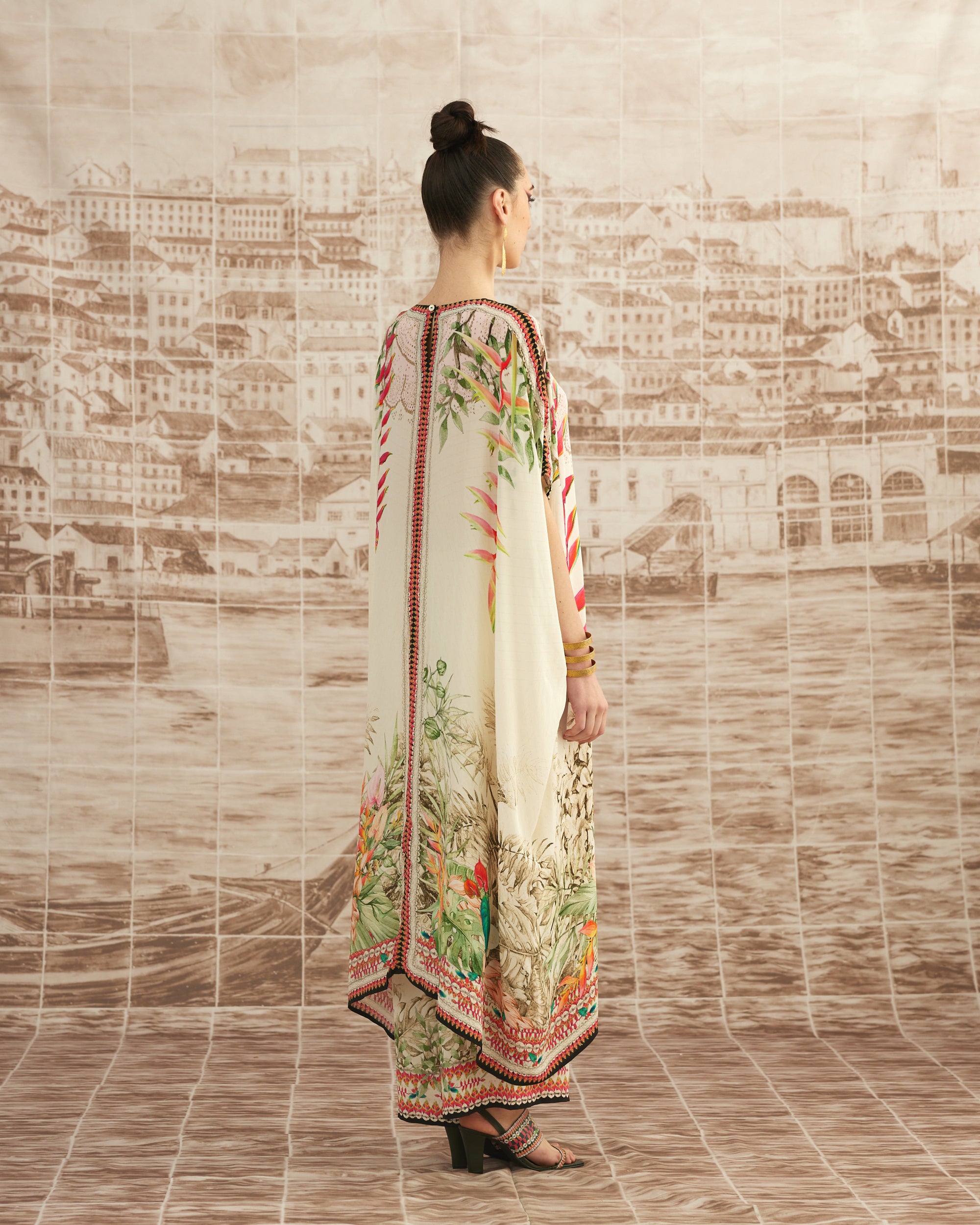Love in Portofino (Heliconia) : Majida - Ivory