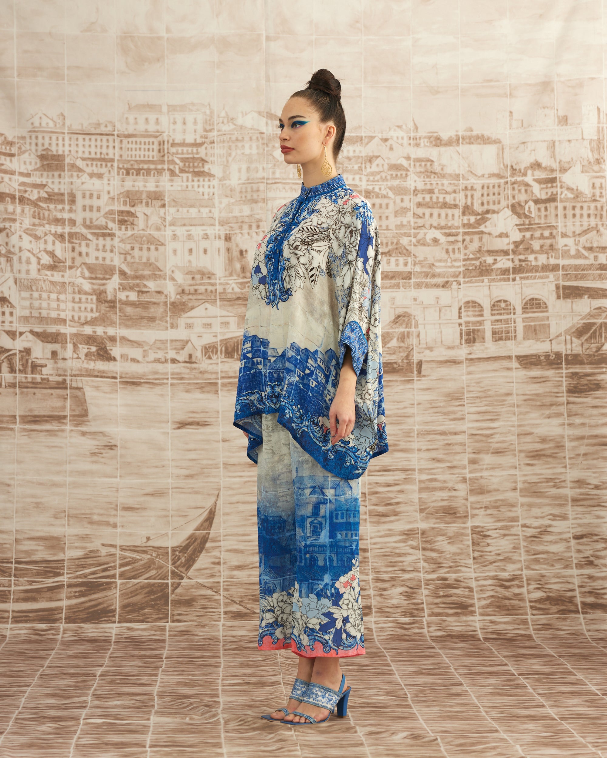 Love in Portofino (Portofino) : Chanel - Blue/Coral