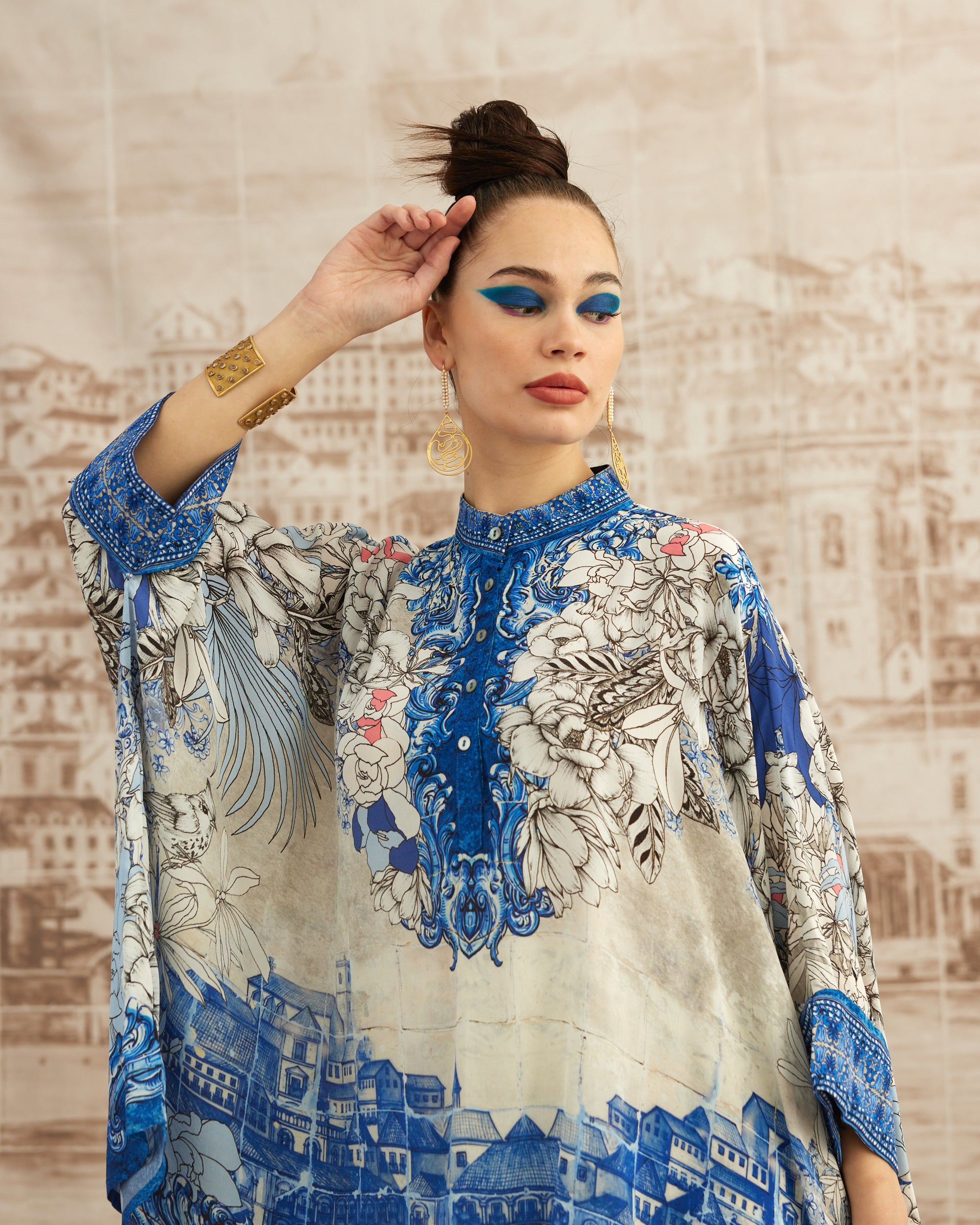 Love in Portofino (Portofino) : Chanel - Blue/Coral