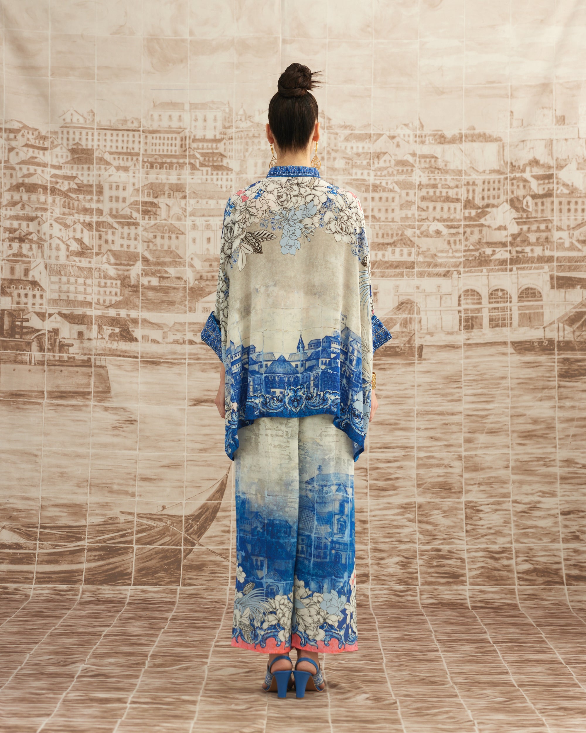 Love in Portofino (Portofino) : Chanel - Blue/Coral