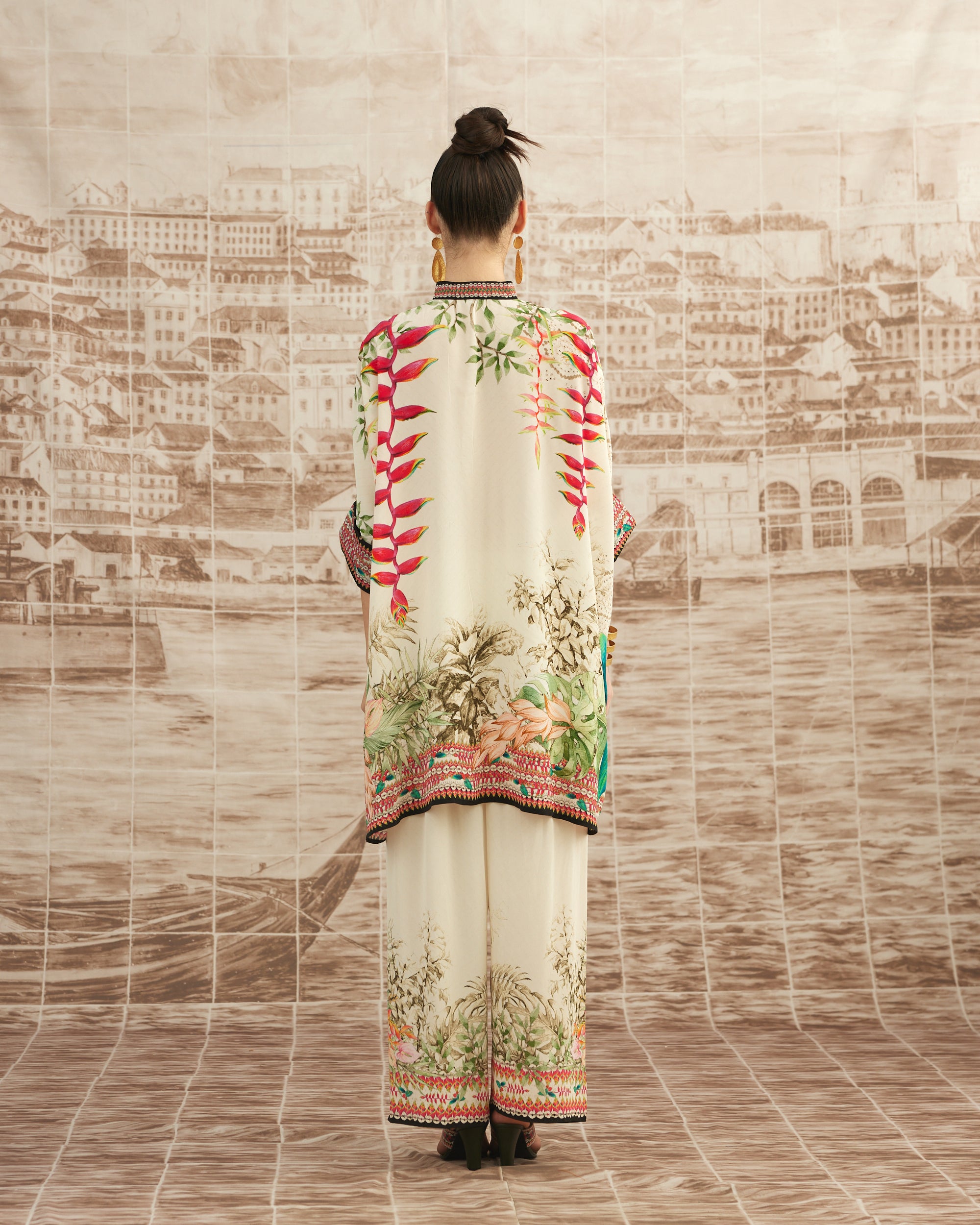 Love in Portofino (Heliconia) : Chanel 36" - Ivory