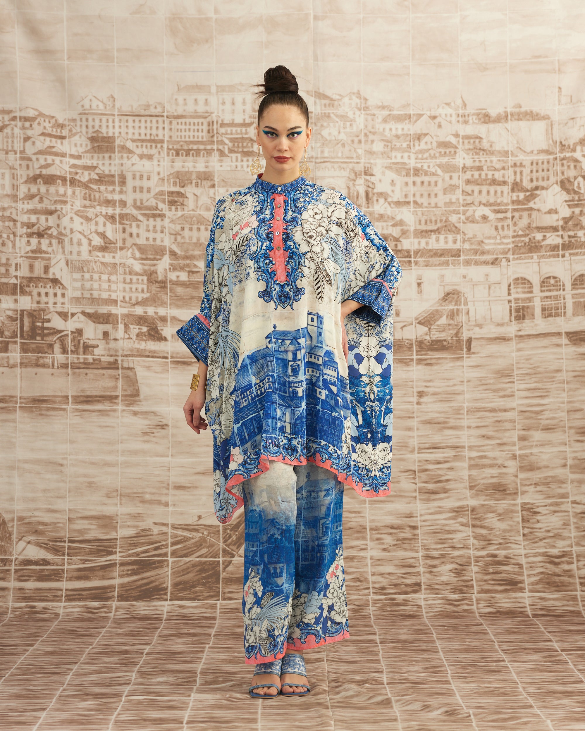 Love in Portofino (Portofino) : Chanel 36" - Blue/Coral