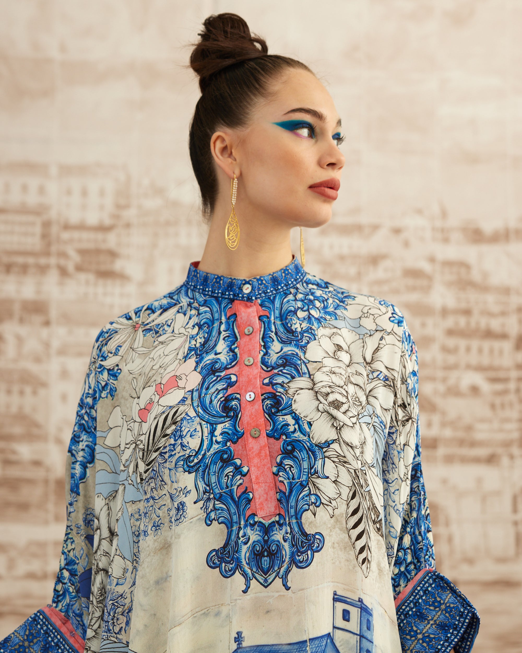 Love in Portofino (Portofino) : Chanel 36" - Blue/Coral
