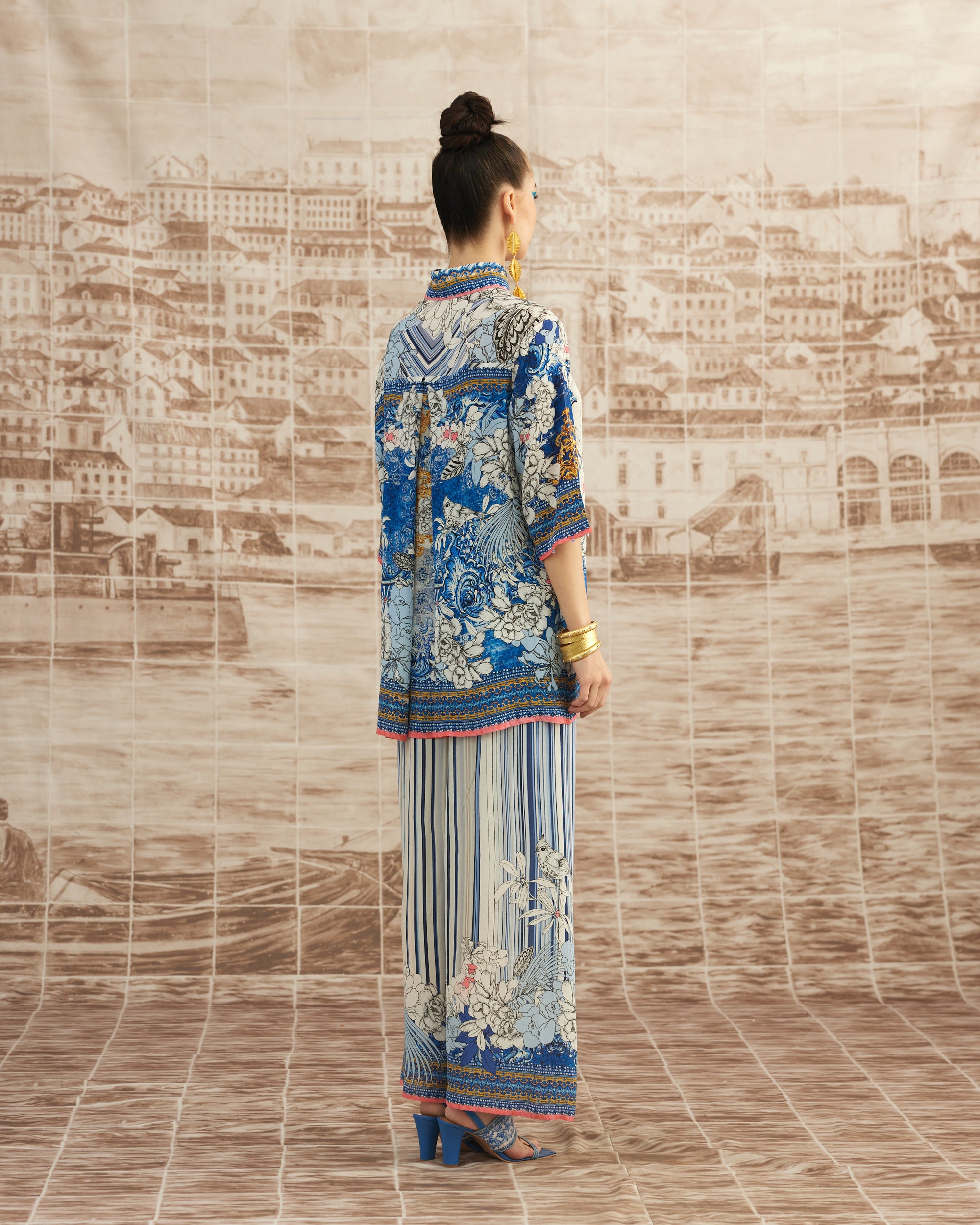 Love in Portofino (Portofino) : Maizah - Blue/Coral