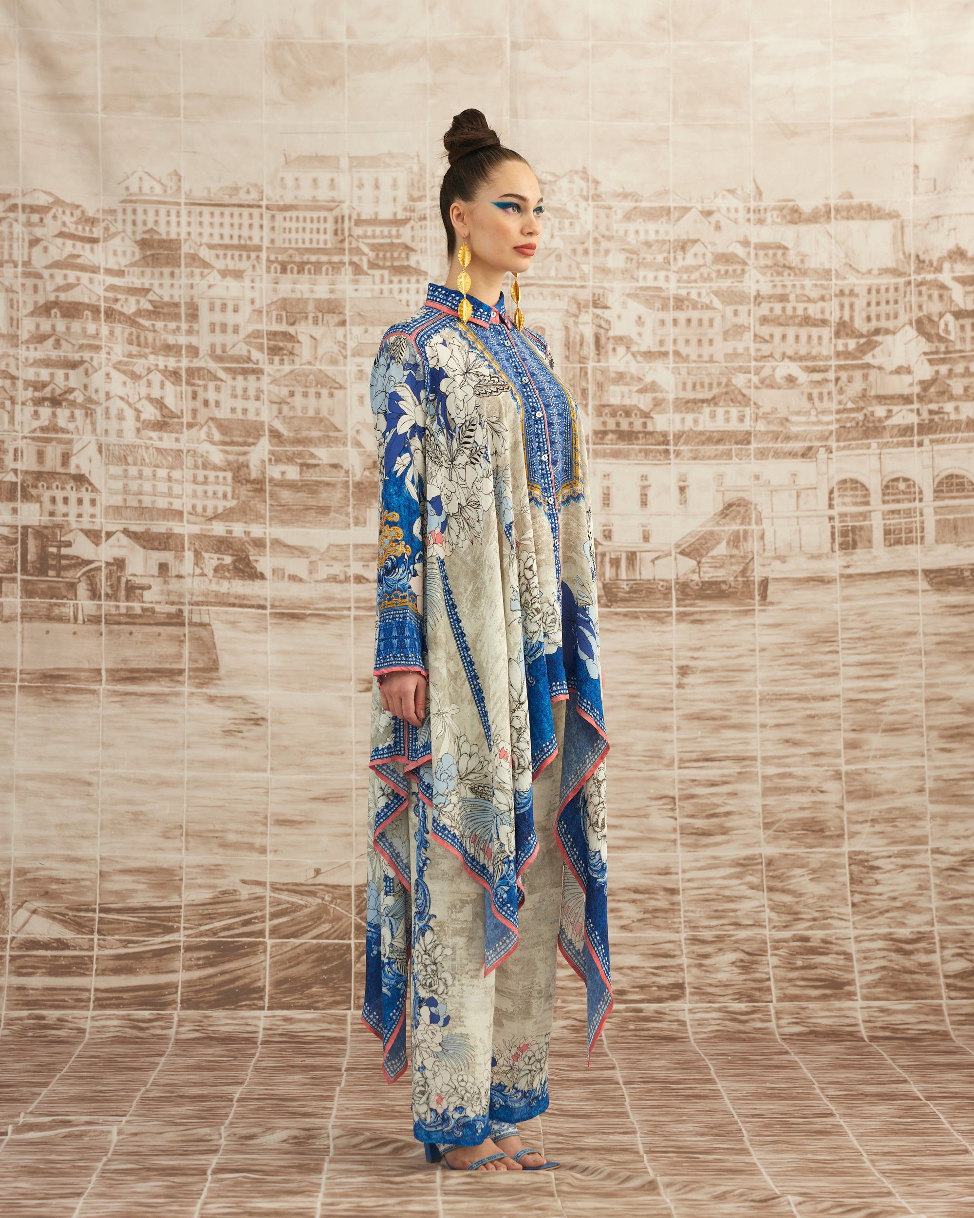 Love in Portofino (Portofino) : Shibani - Blue/Coral