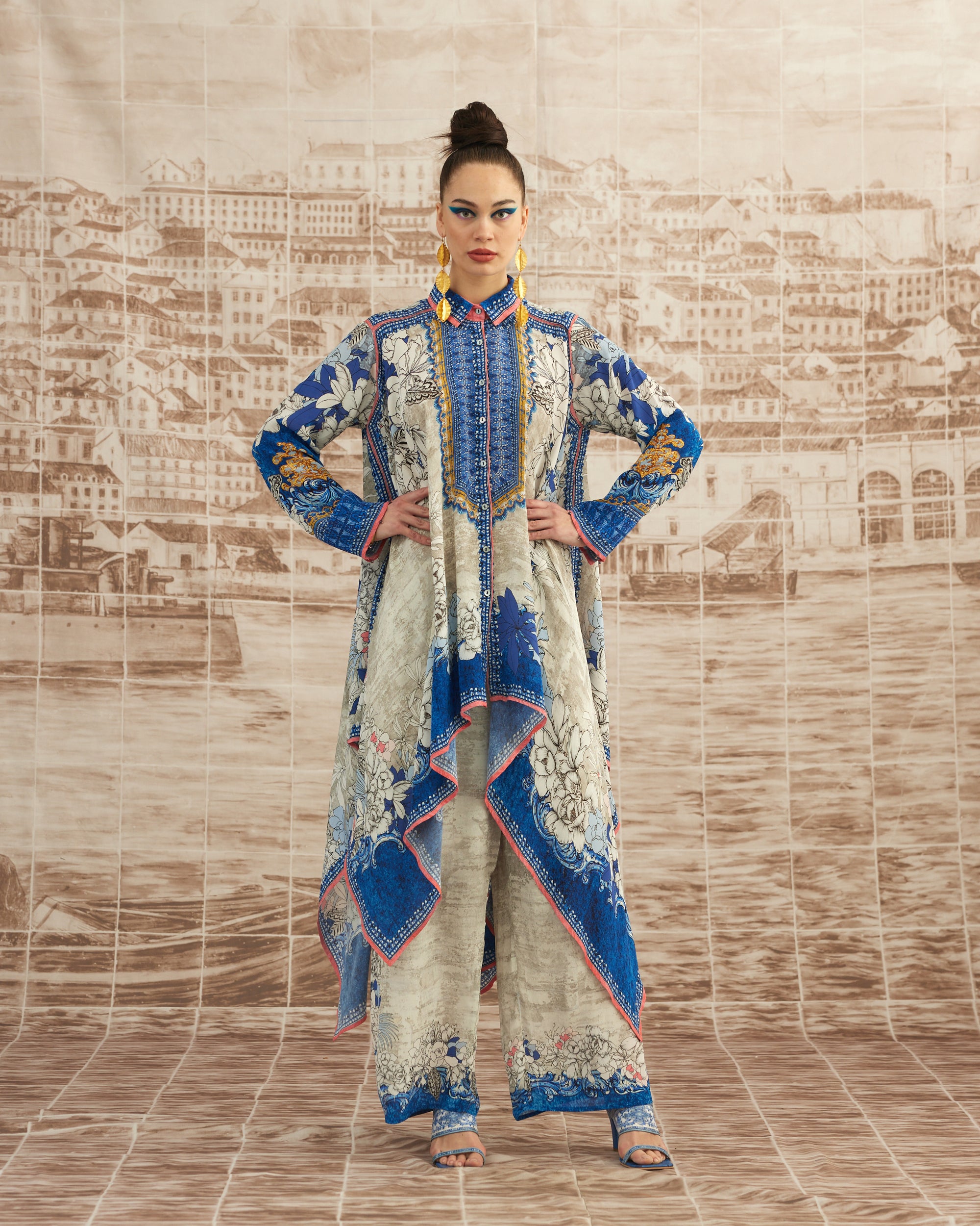 Love in Portofino (Portofino) : Shibani - Blue/Coral