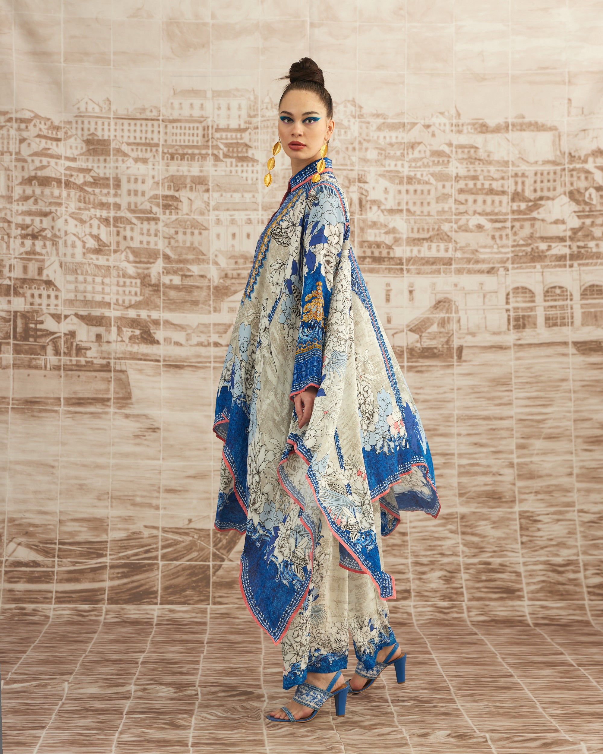 Love in Portofino (Portofino) : Shibani - Blue/Coral