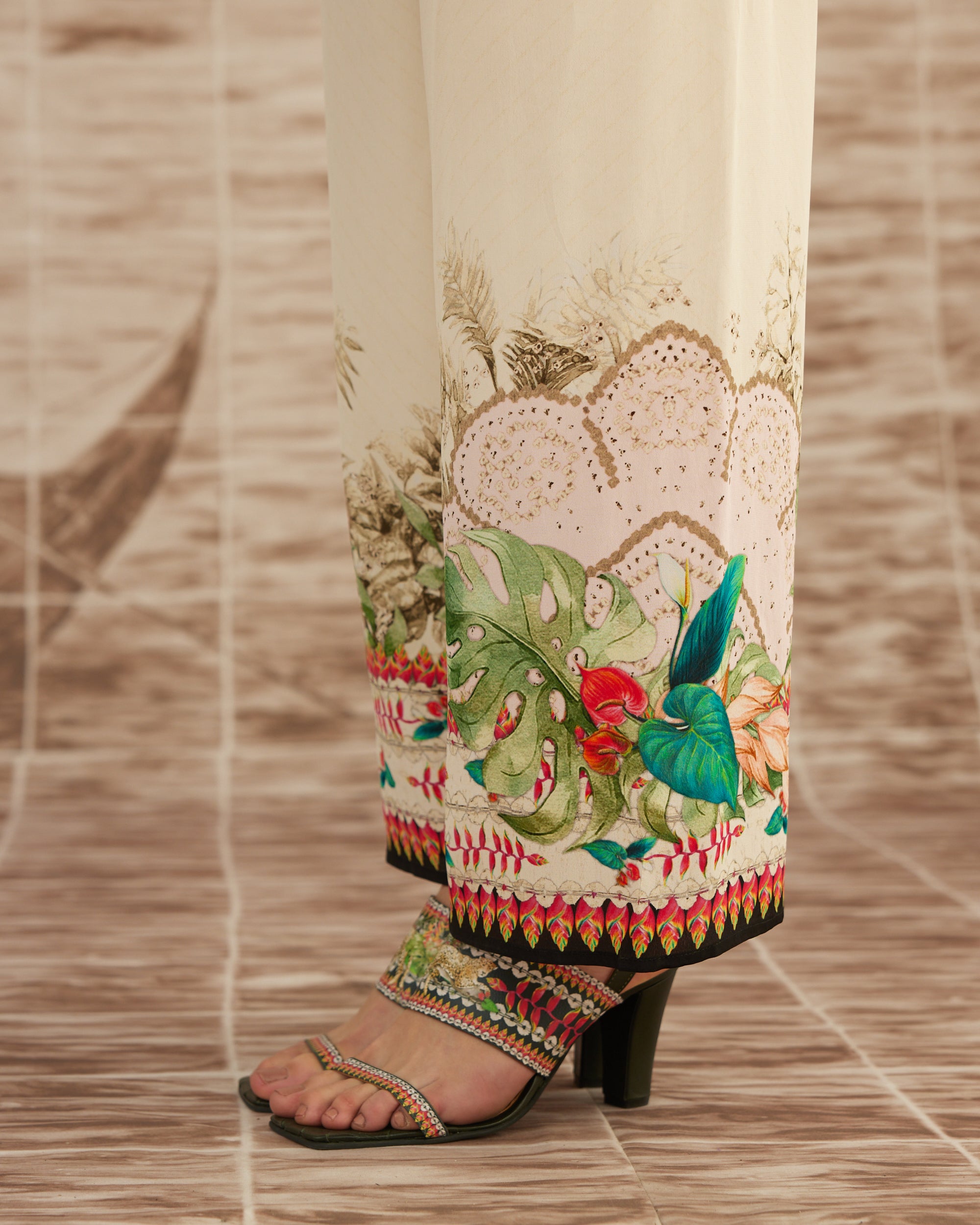 Love in Portofino (Heliconia) : Chanel - Ivory