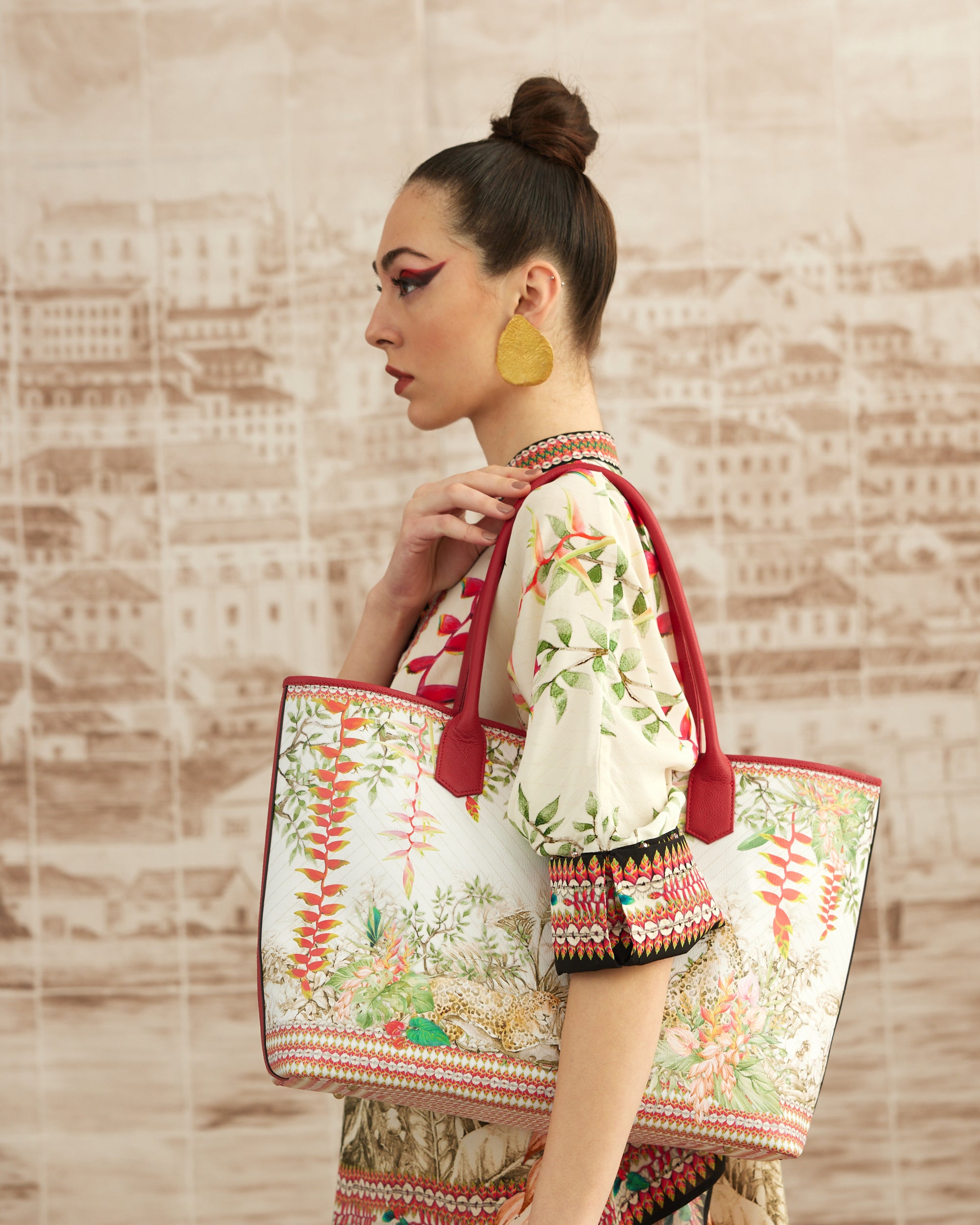 Love in Portofino (Heliconia) : Chanel - Ivory