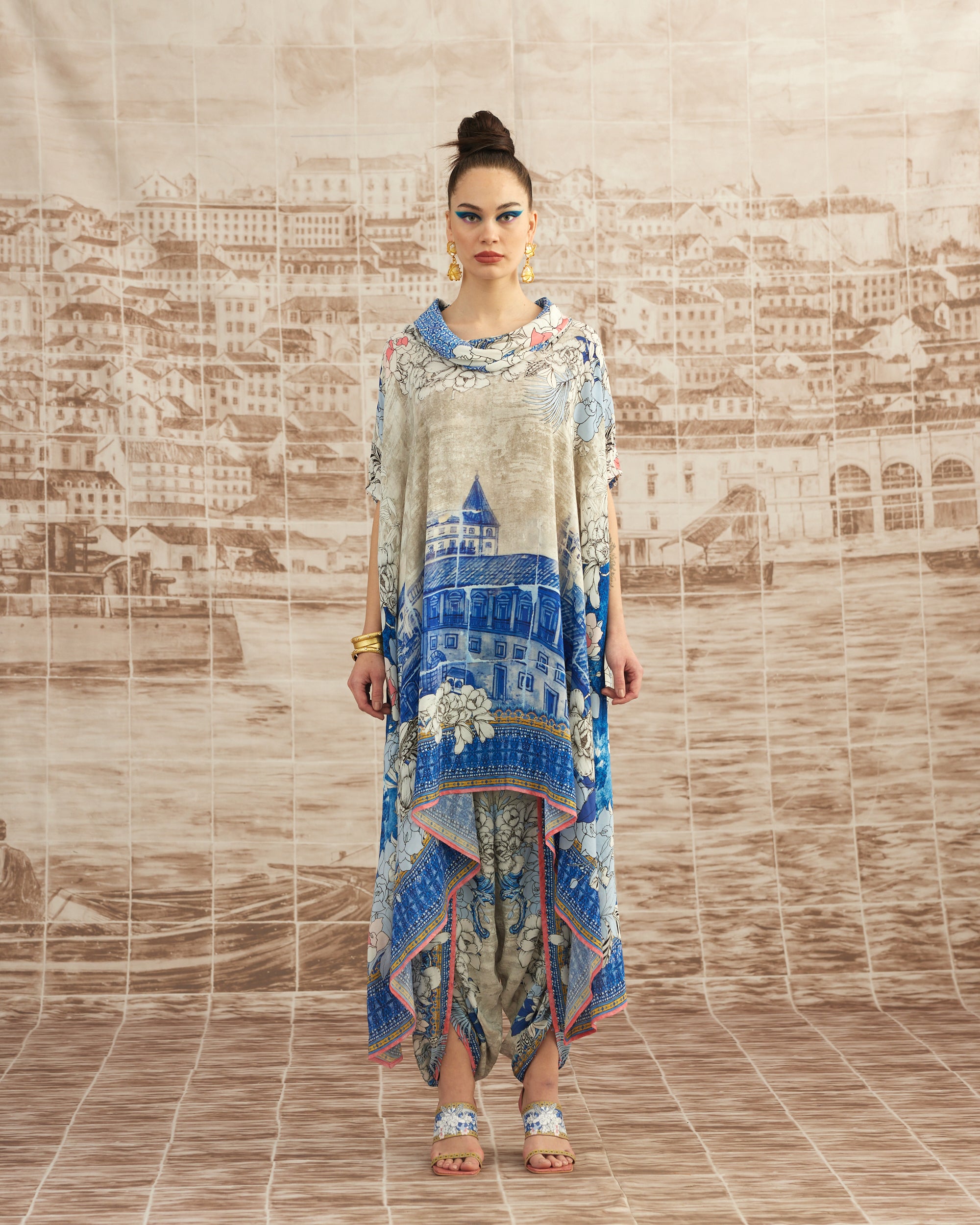 Love in Portofino (Portofino) : Lavanya - Blue/Coral