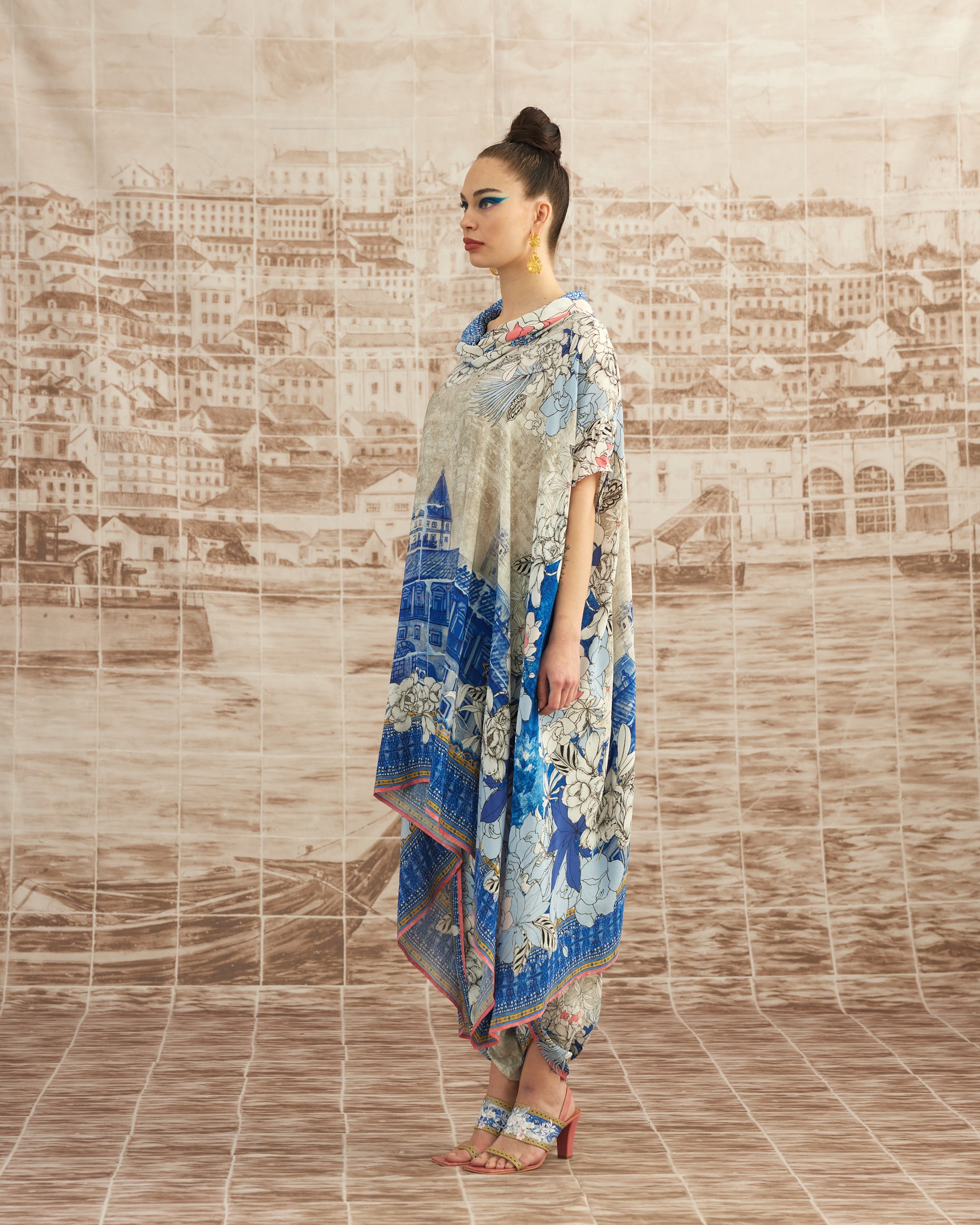 Love in Portofino (Portofino) : Lavanya - Blue/Coral