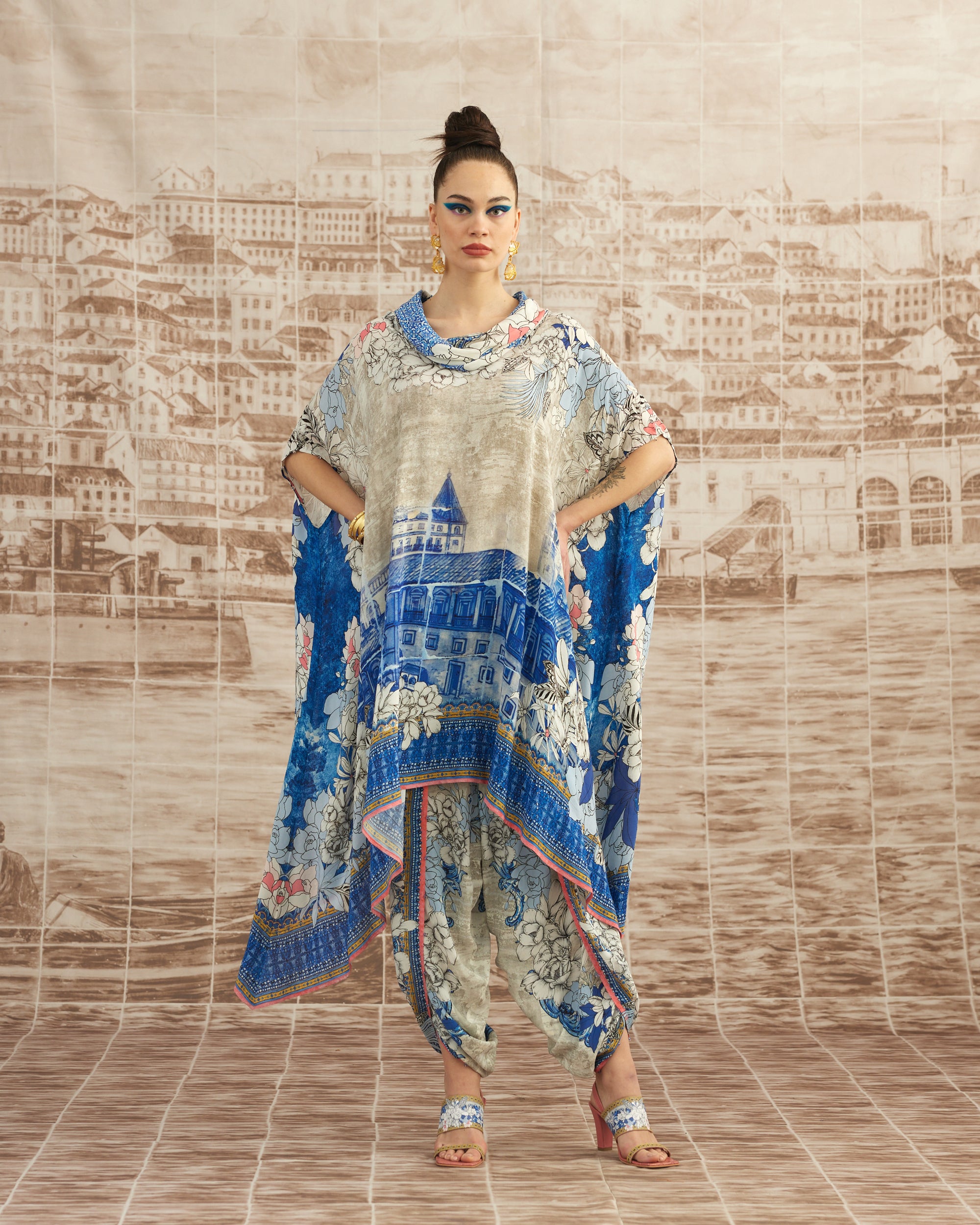 Love in Portofino (Portofino) : Lavanya - Blue/Coral