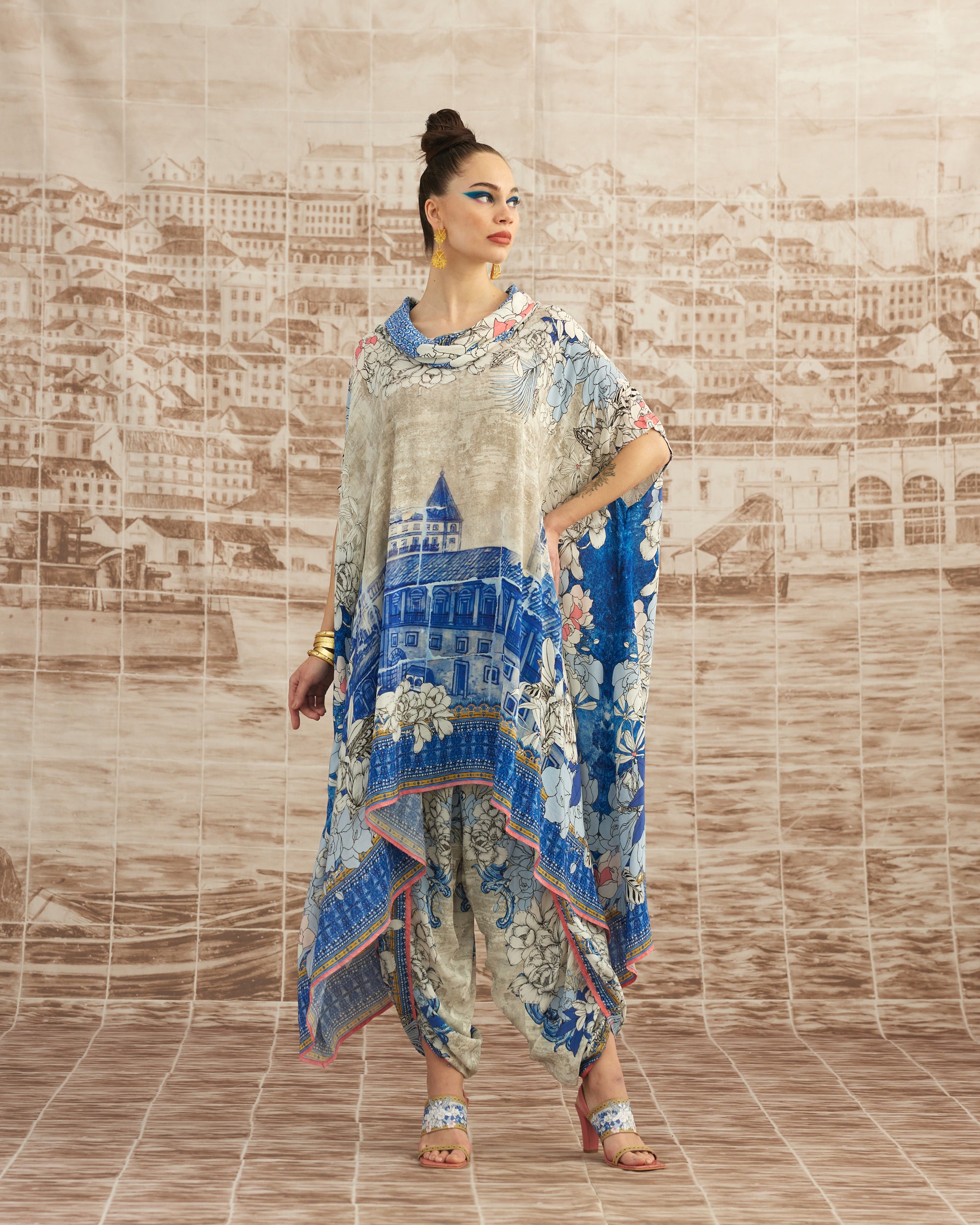 Love in Portofino (Portofino) : Lavanya - Blue/Coral