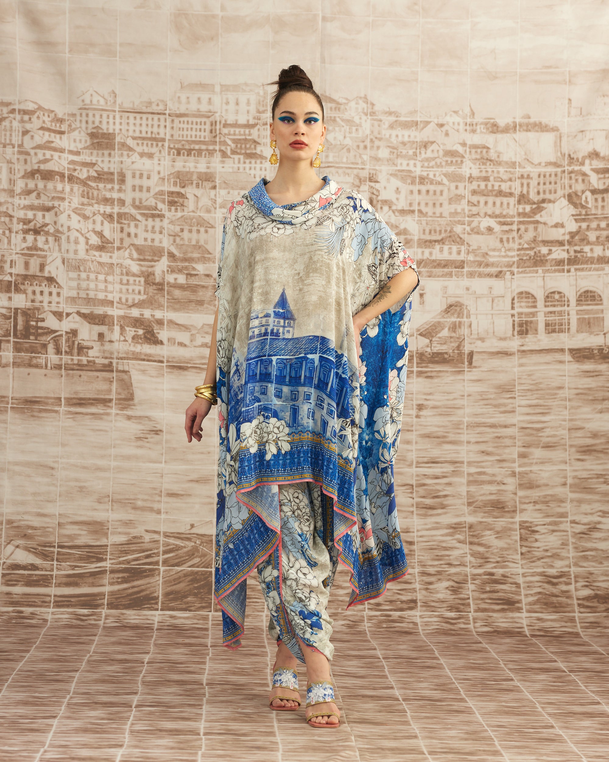 Love in Portofino (Portofino) : Lavanya - Blue/Coral