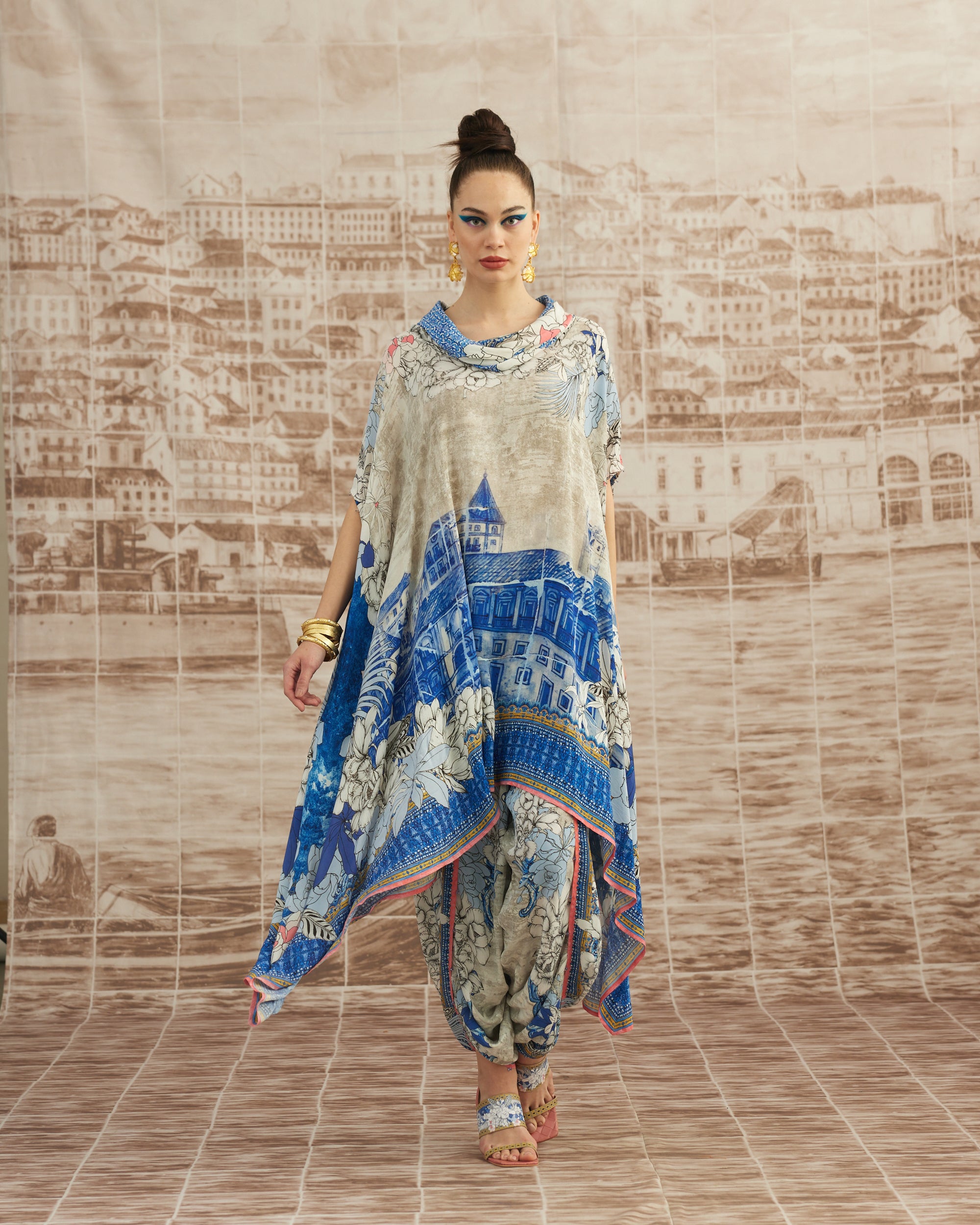 Love in Portofino (Portofino) : Lavanya - Blue/Coral