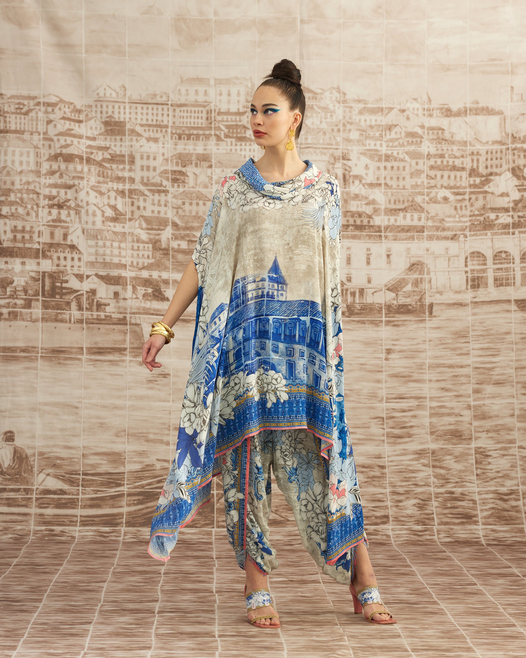Love in Portofino (Portofino) : Lavanya - Blue/Coral