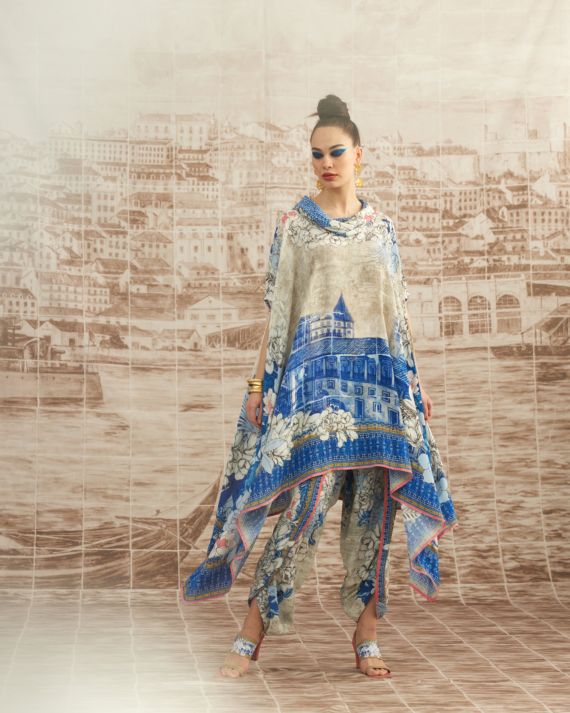 Love in Portofino (Portofino) : Lavanya - Blue/Coral